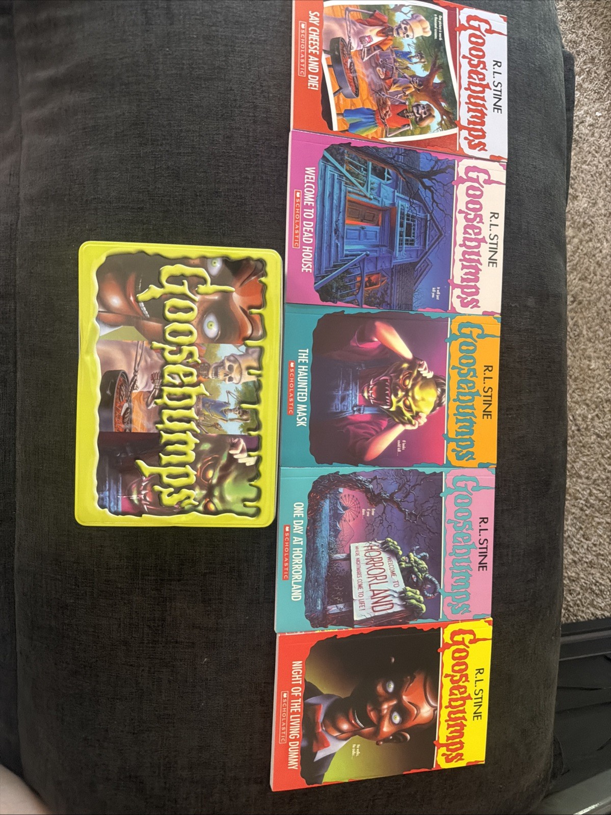 Goosebumps 25th Anniversary 5 Book Set in Tin box With Extra Book