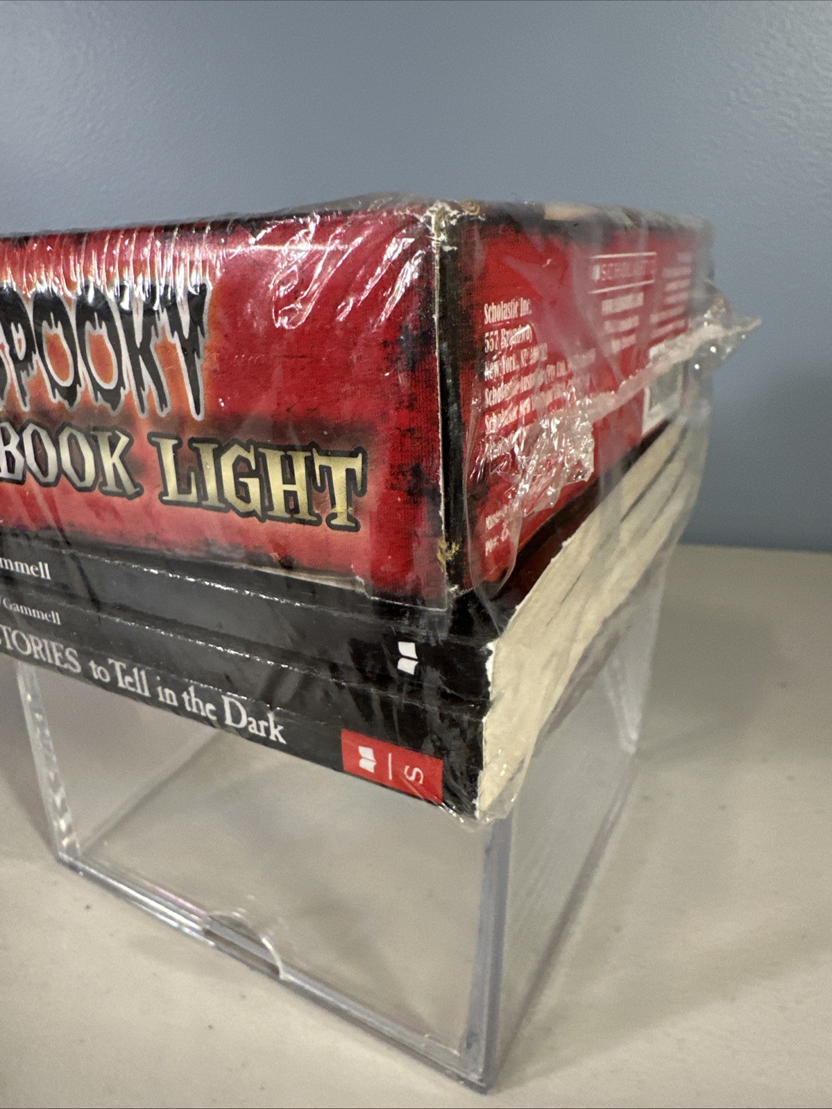 Scary Stories To Tell In The Dark PB Books Alvin Schwartz w/Spooky Book Light