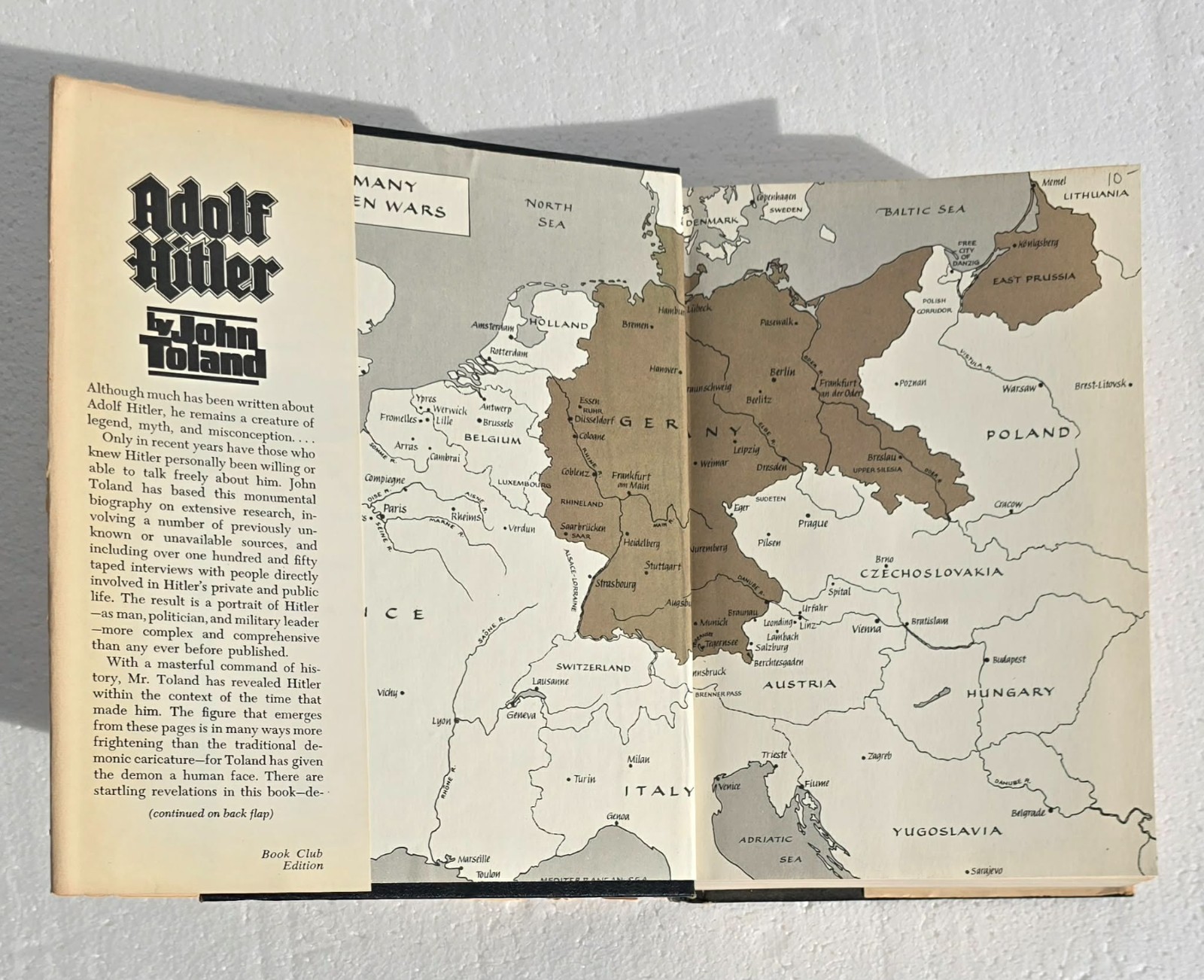 ADOLF HITLER Hardback Book 584 Pages Book Club Edition Dust Jacket John Toland