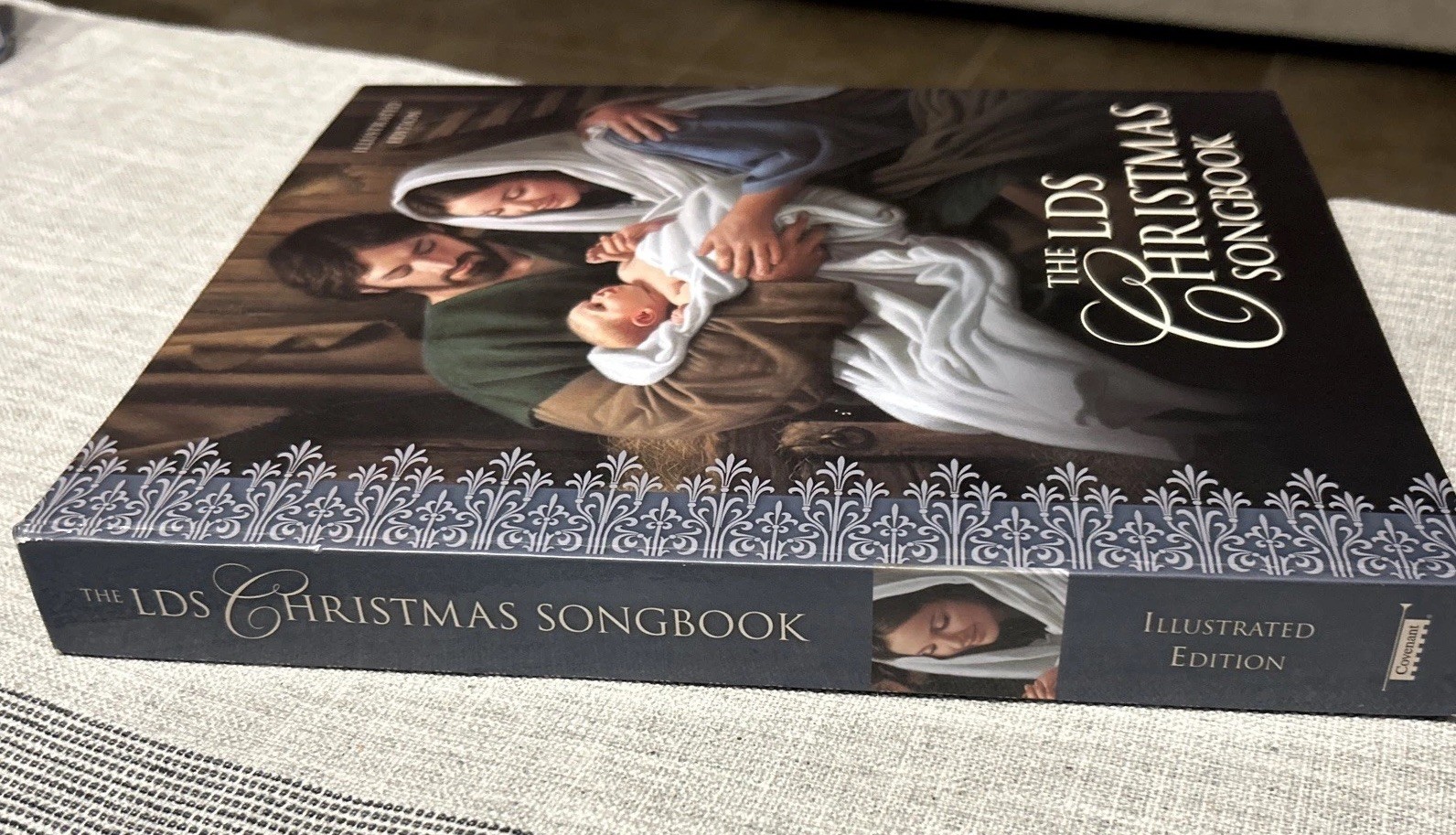 The LDS Christmas Songbook – Covenant Communications Illustrated 2010