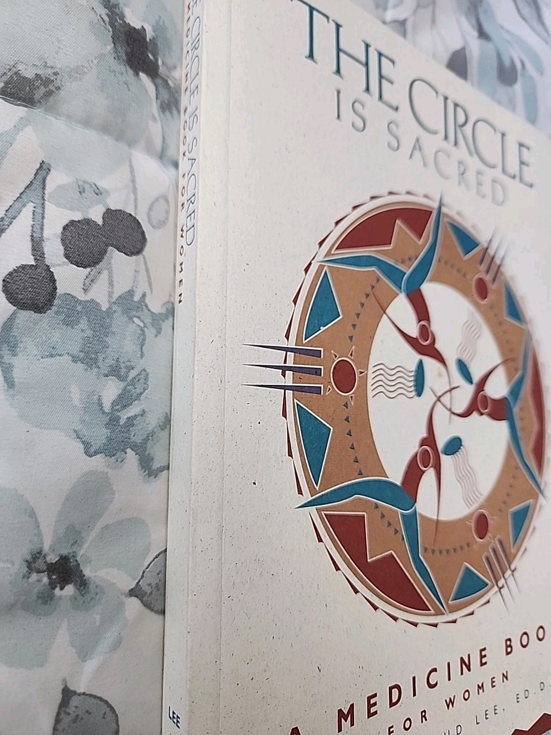 The Circle Is Sacred Medicine Book for Women Scout Cloud Lee 1994 Council Oak