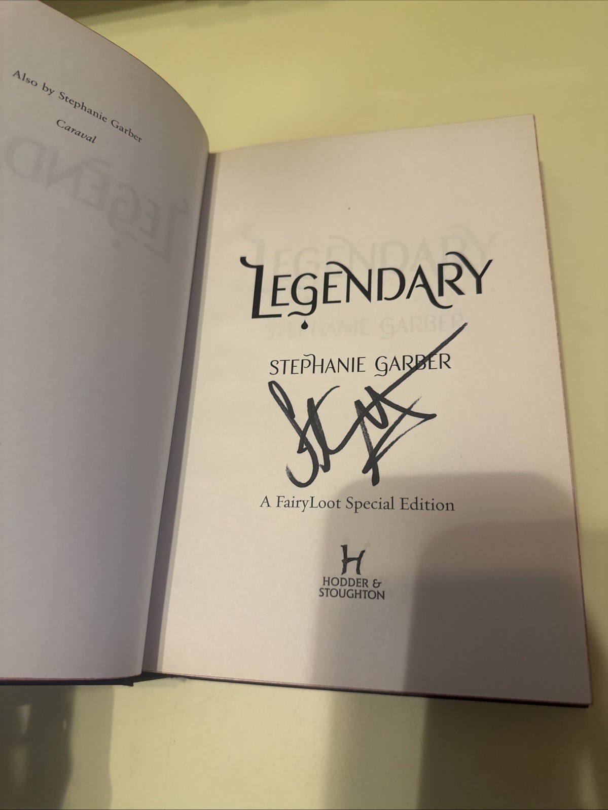 LEGENDARY DELUXE EDITION STEPHANIE GARBER HC RARE COLLECTIBLE SIGNED BOOK C3