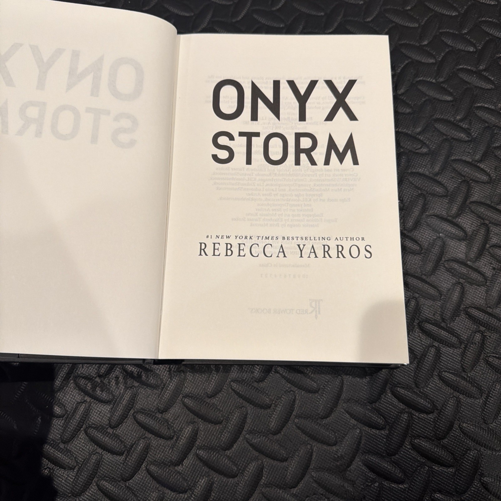 ONYX STORM Hardcover Book Rebecca Yarros Deluxe Limited Edition