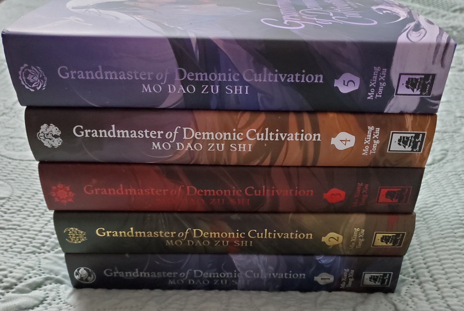 Grandmaster of Demonic Cultivation Deluxe Hardcover Vol. 1-5 Set + Postcards