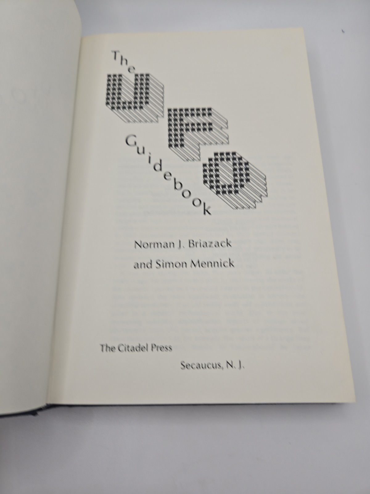 The UFO Guidebook ASPECT OF OFOLOGY by Simon Mennick & Norman J. Briazack 1978