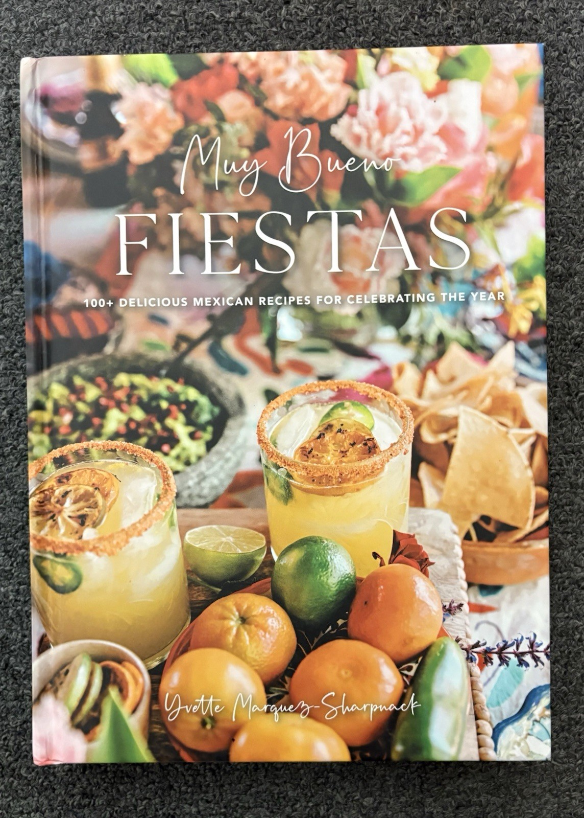Muy Bueno: FIESTAS: 100 Delicious Mexican Recipes for Celebrating the Year