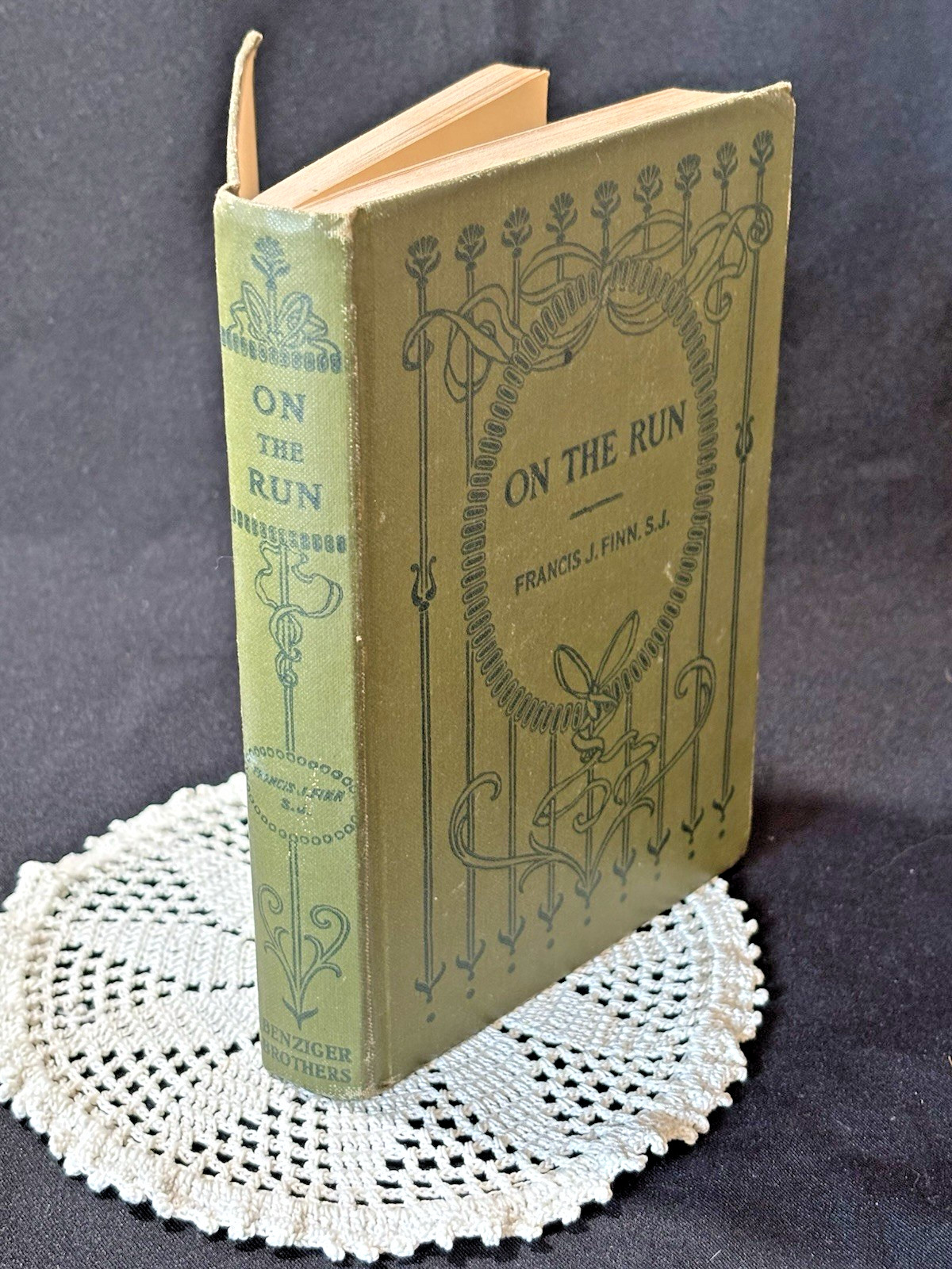 ON THE RUN by Francis J. Finn S.J. FIRST EDITION HC 1922 Benziger Brothers