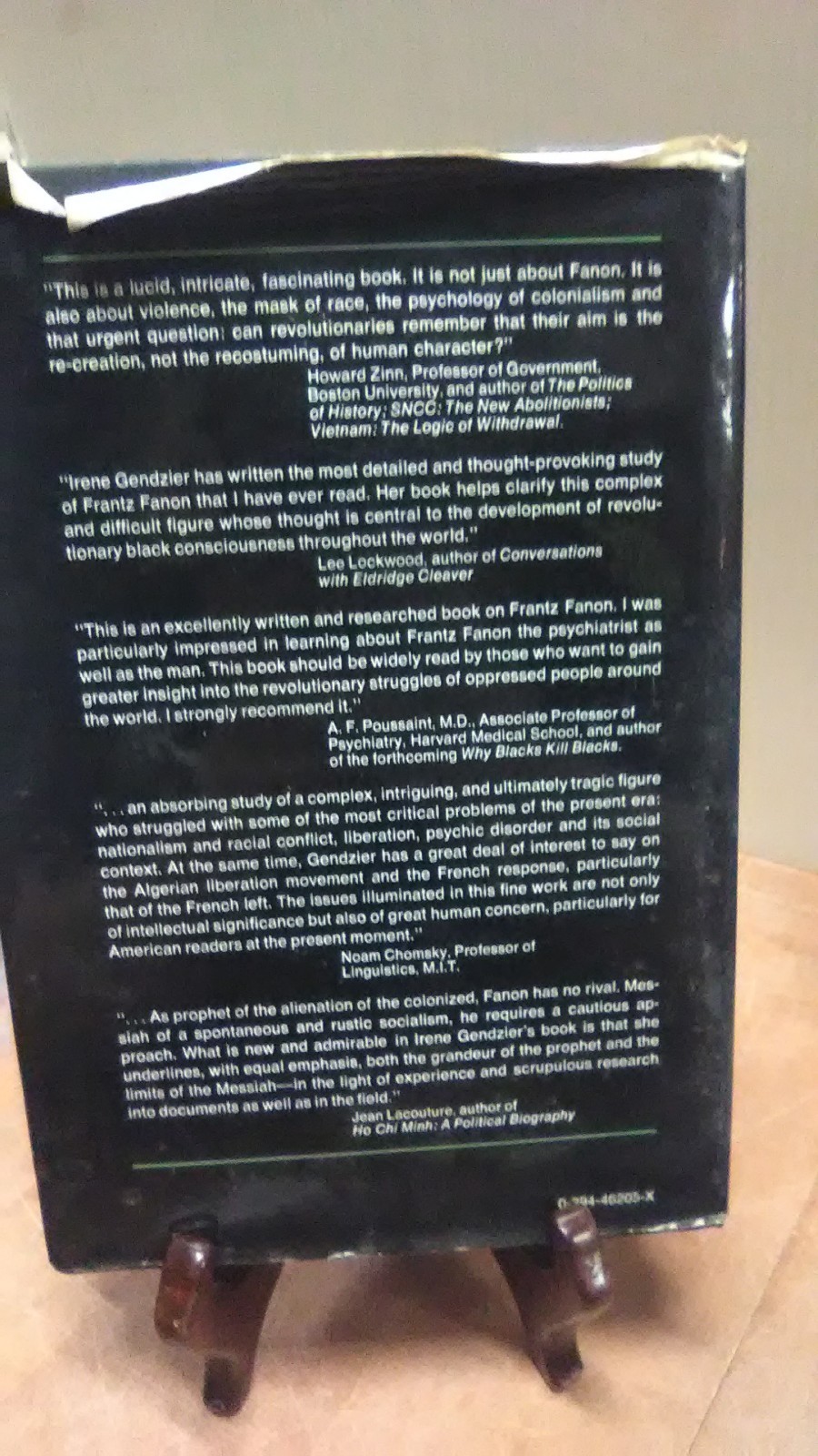 Frantz Fanon a critical study by Irene L gendzier (S16-2-B201)