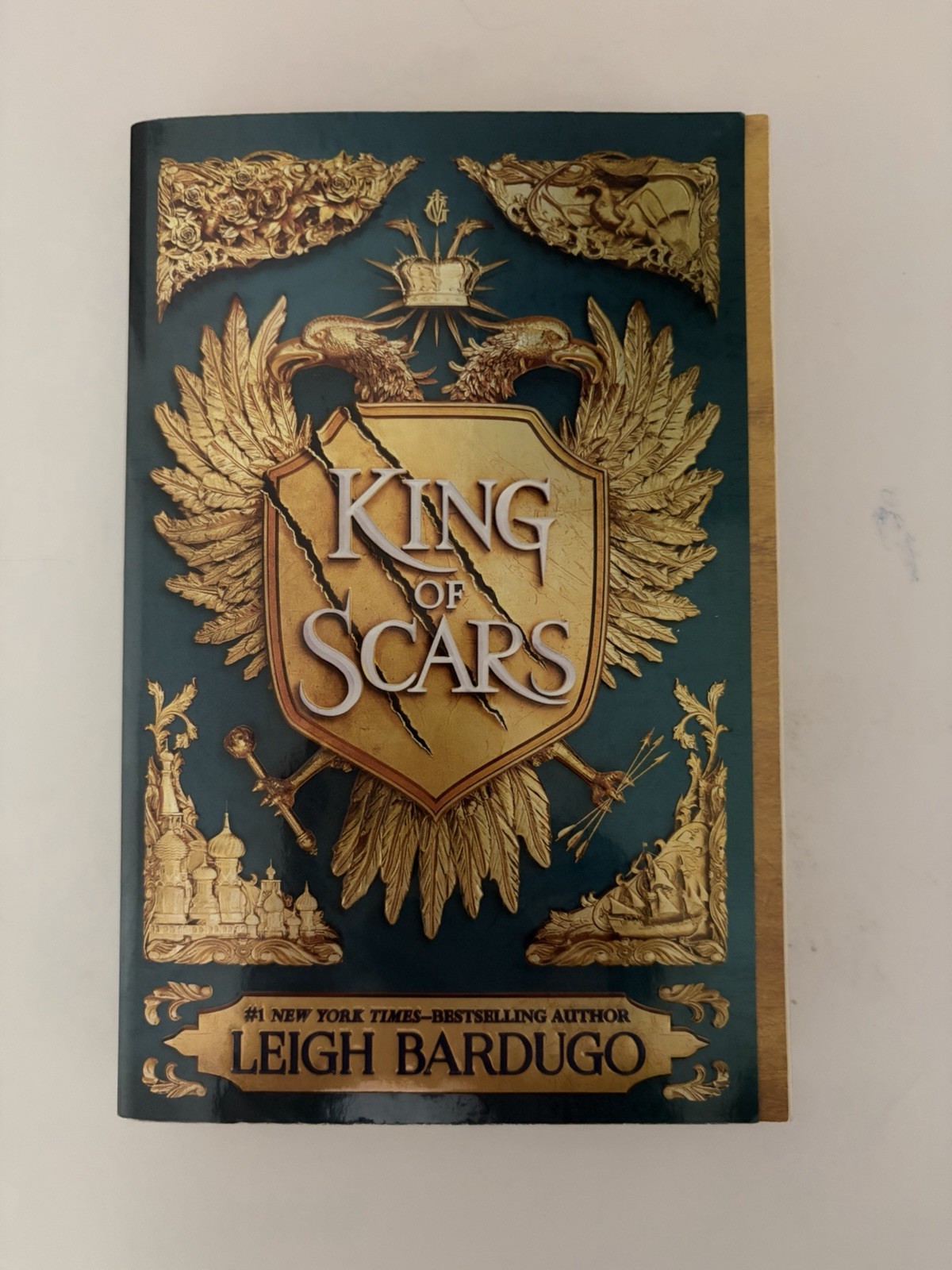 Leigh Bardugo King of Scars (Grishaverse) Hardcover Square Fish Bonus Material