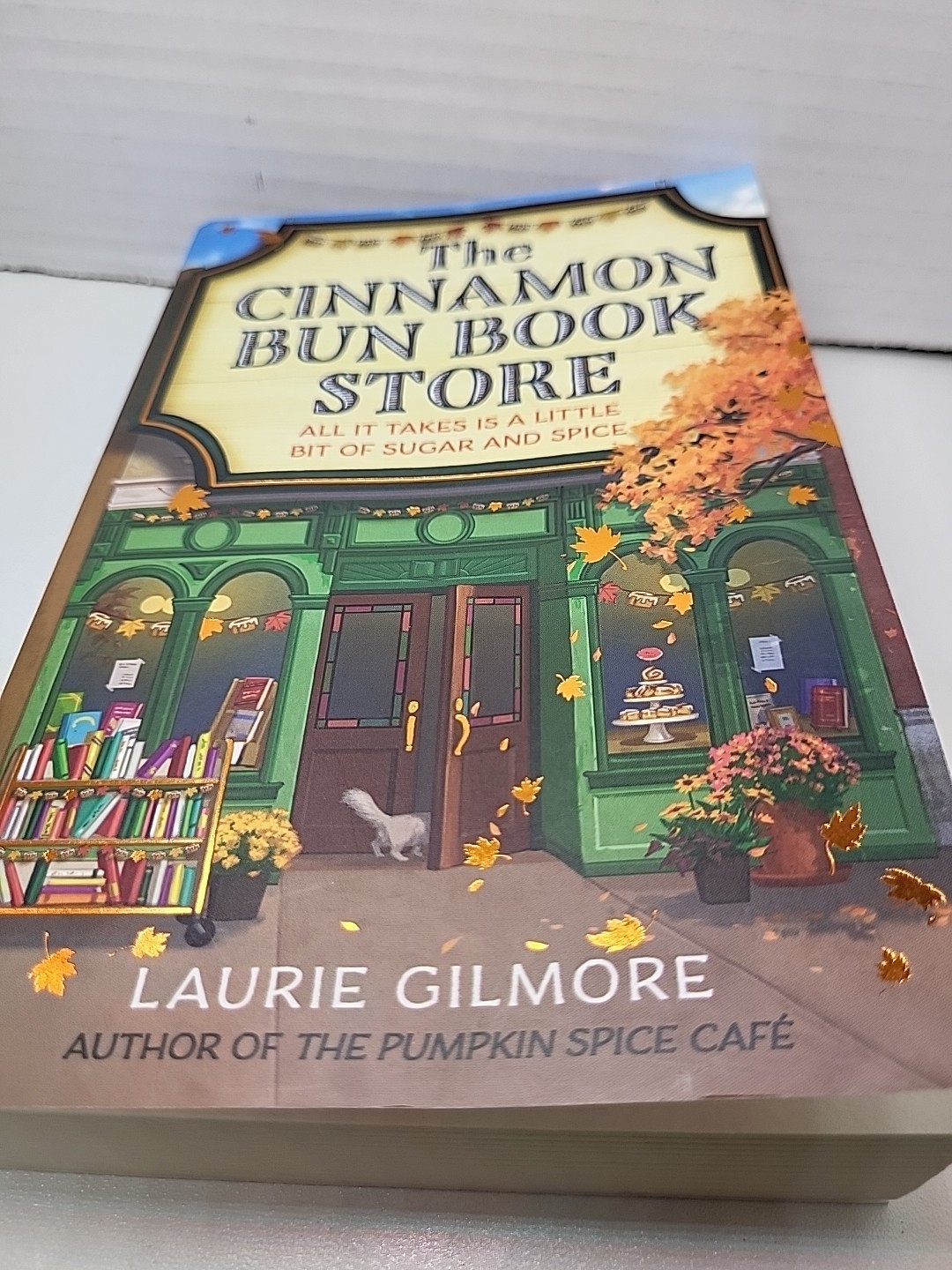 The Cinnamon Bun Bookstore by Laurie Gilmore Paperback