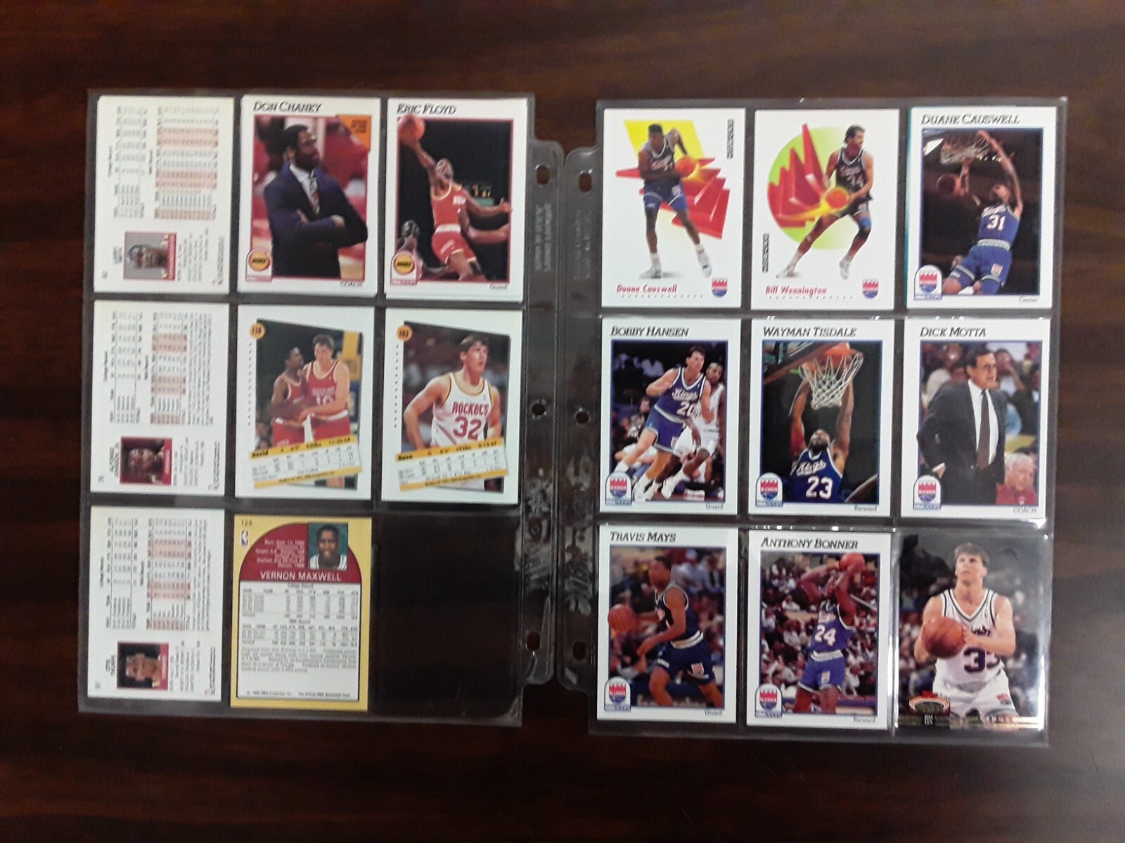 Basketball Trading Cards 31 Ultra Pro sheets full 300 random cards G+ 240403