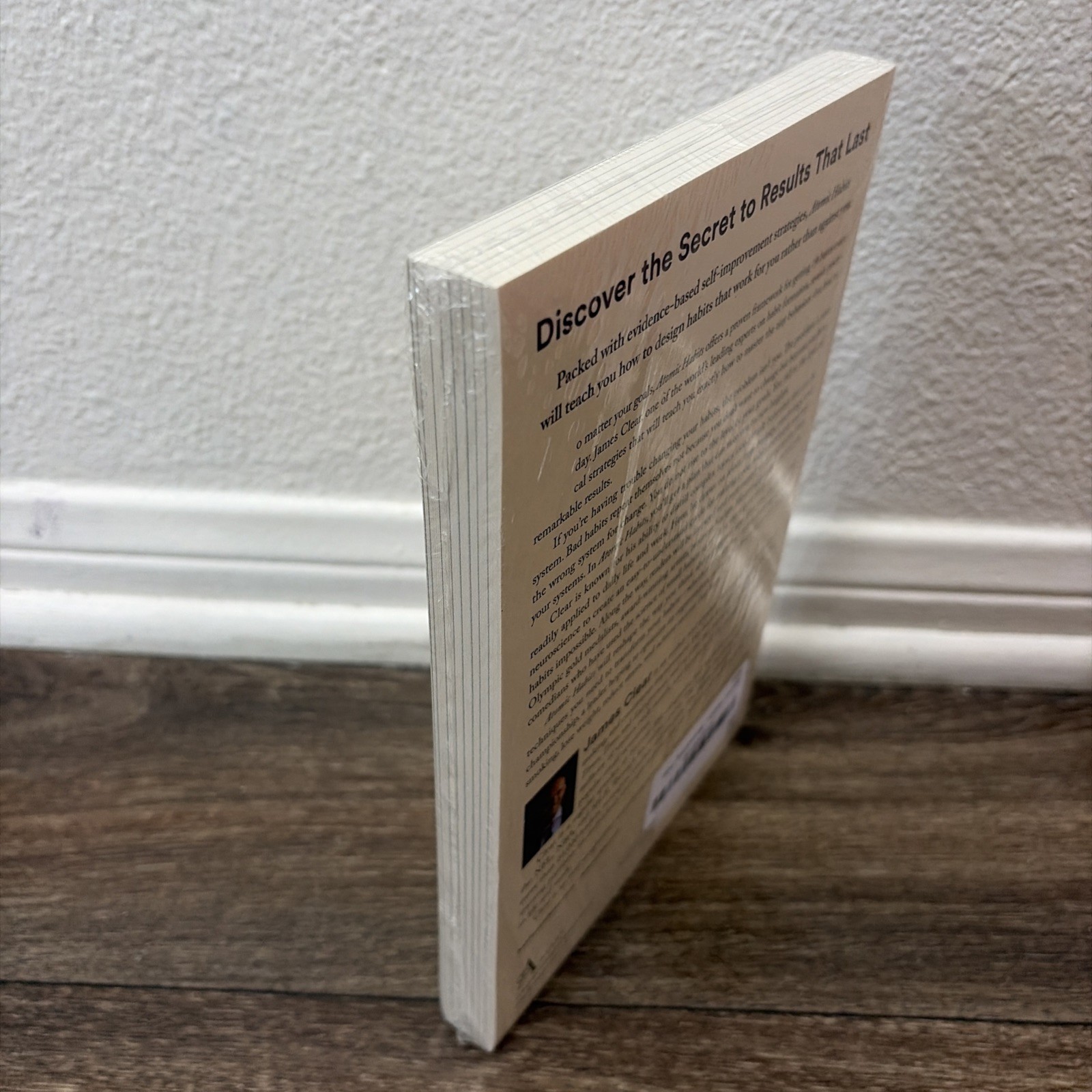 *Atomic Habits* Paperback by James Clear Build Good Habits & Break Bad Ones..