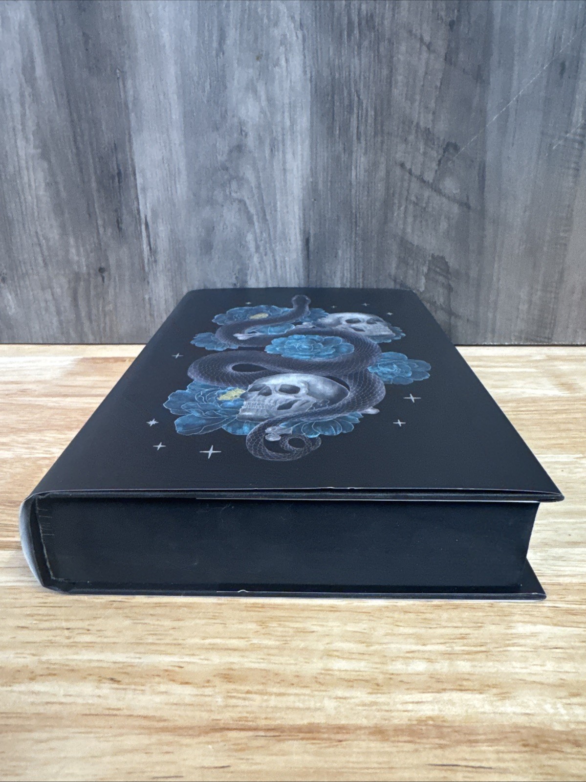 Illumicrate – Ninth House & Hell Bent – Leigh Bardugo – Exclusive Sprayed Edges