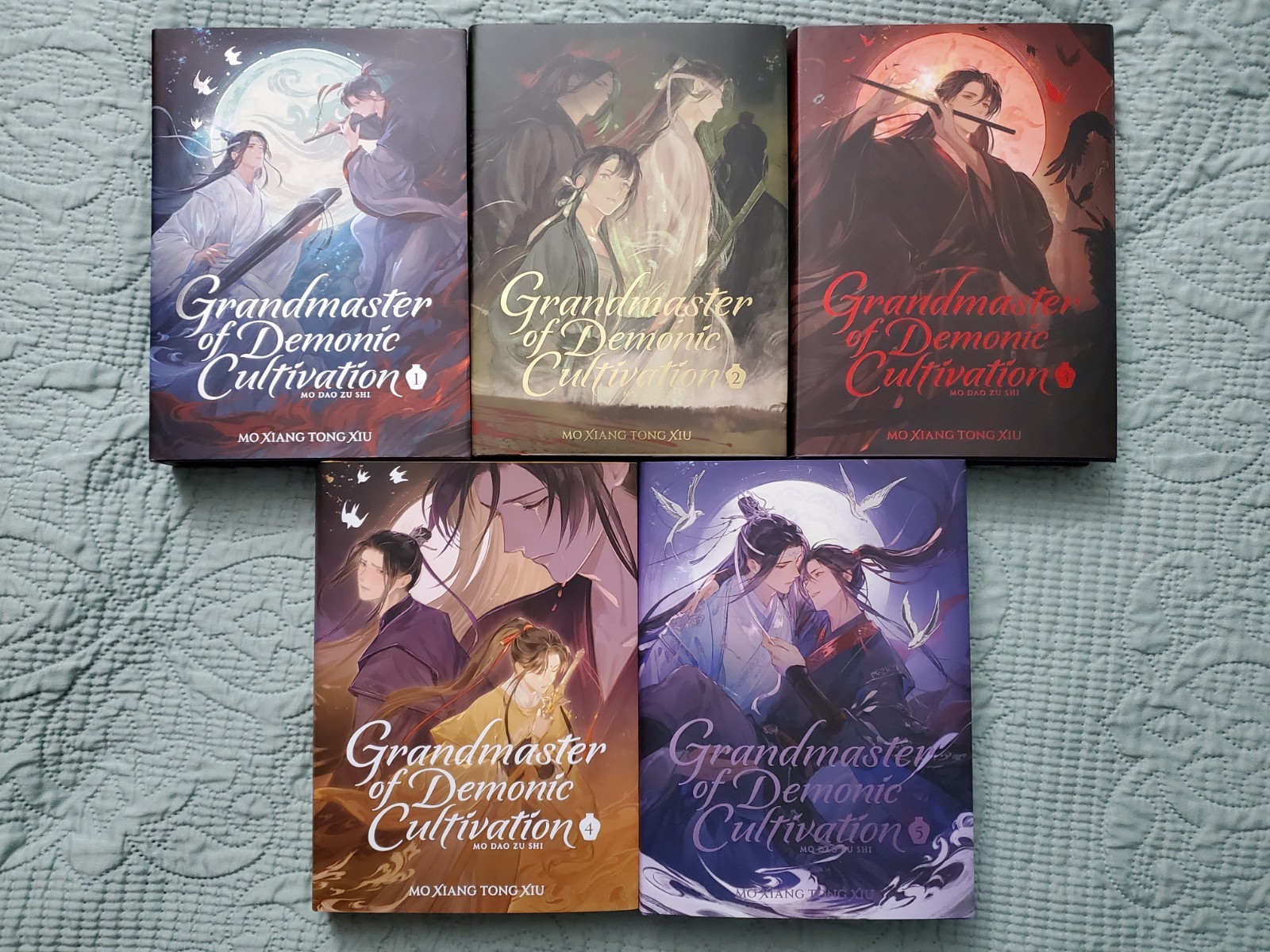 Grandmaster of Demonic Cultivation Deluxe Hardcover Vol. 1-5 Set + Postcards