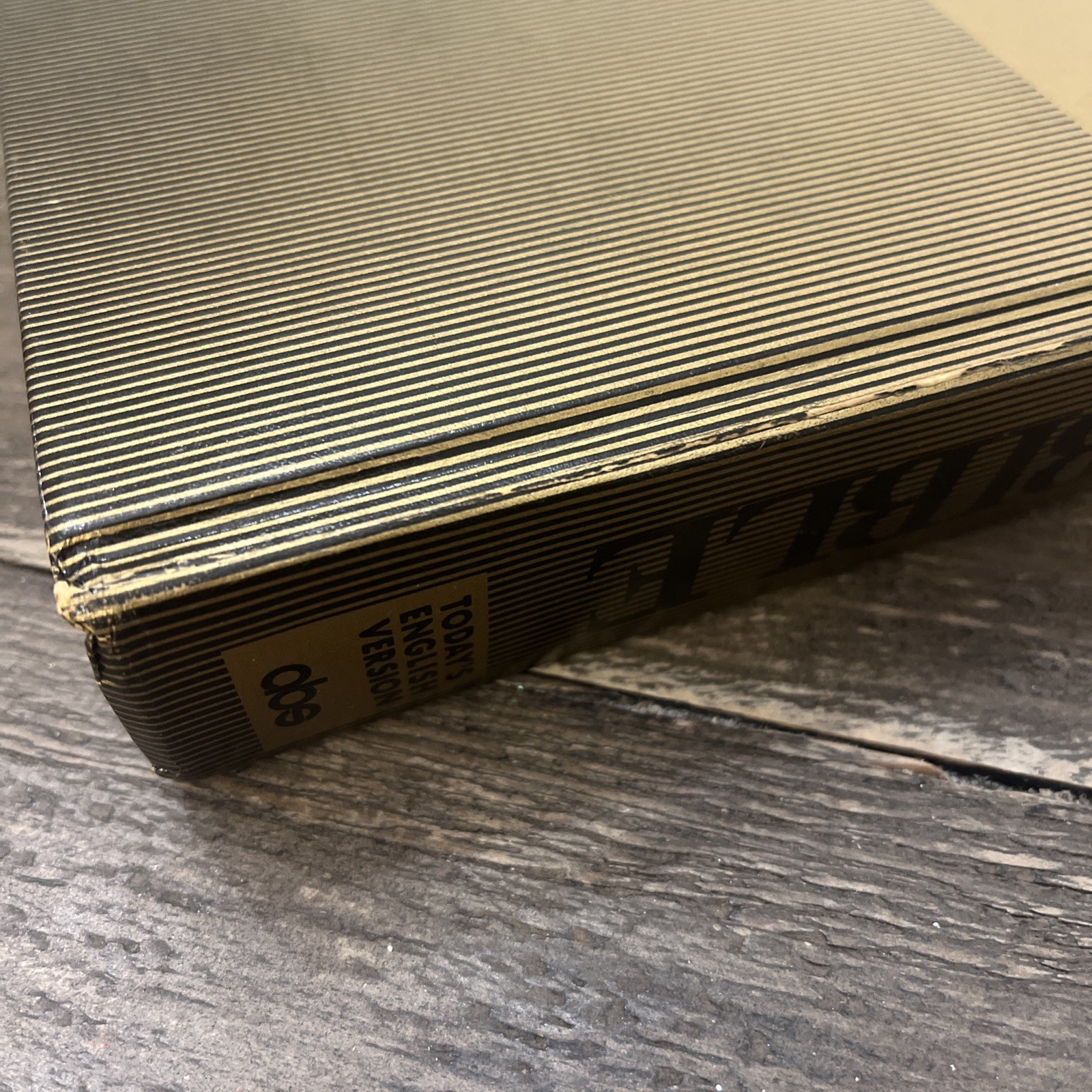 Vtg 1976 Good News Bible Today’s English Version Gold Hardcover 480 Pages
