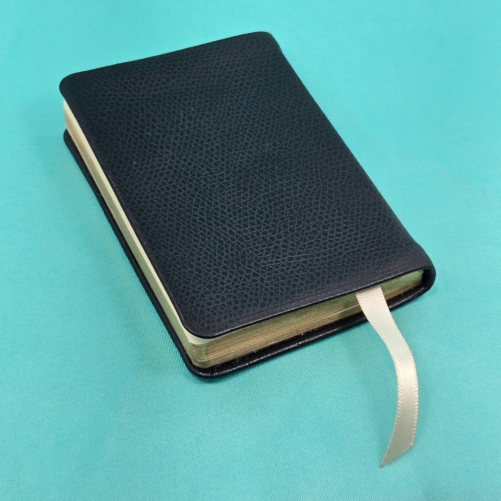Luxury Leather U.S. Constitution – Pocket Size 2.5″ x 3.7″ Limited Gift Edition