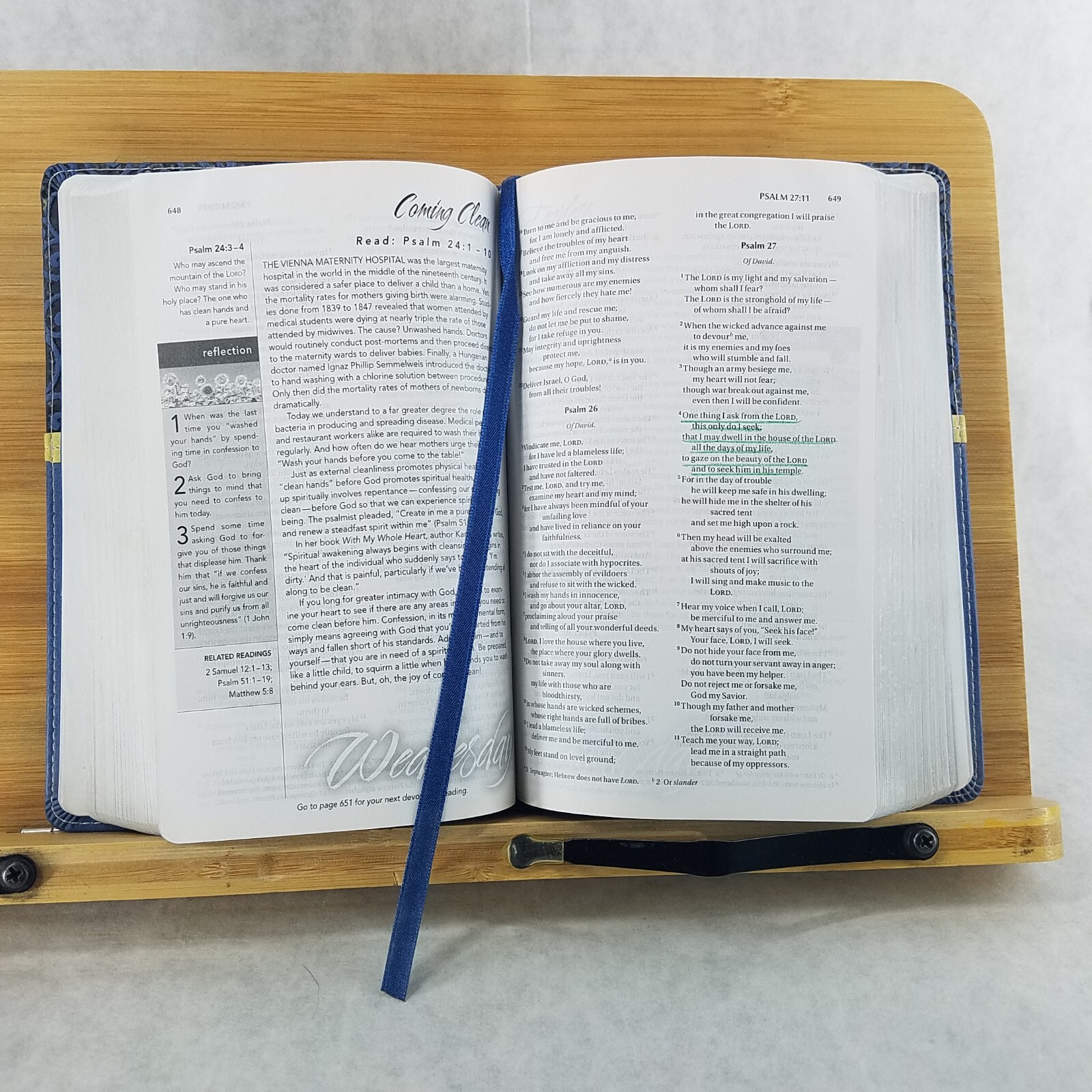 Women’s Devotional Bible by Zondervan Staff (2012, Blue Leather, Special)