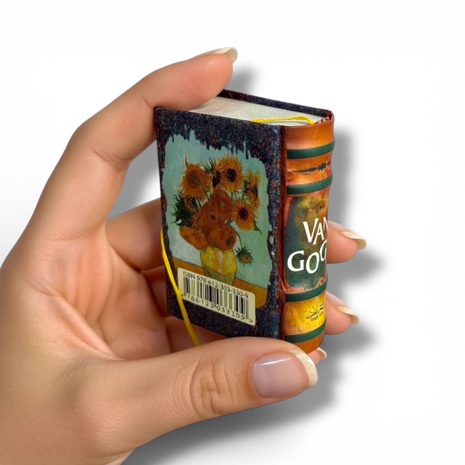 Van Gogh 2025 new mini book hardcover 430 pgs with comments and photographs
