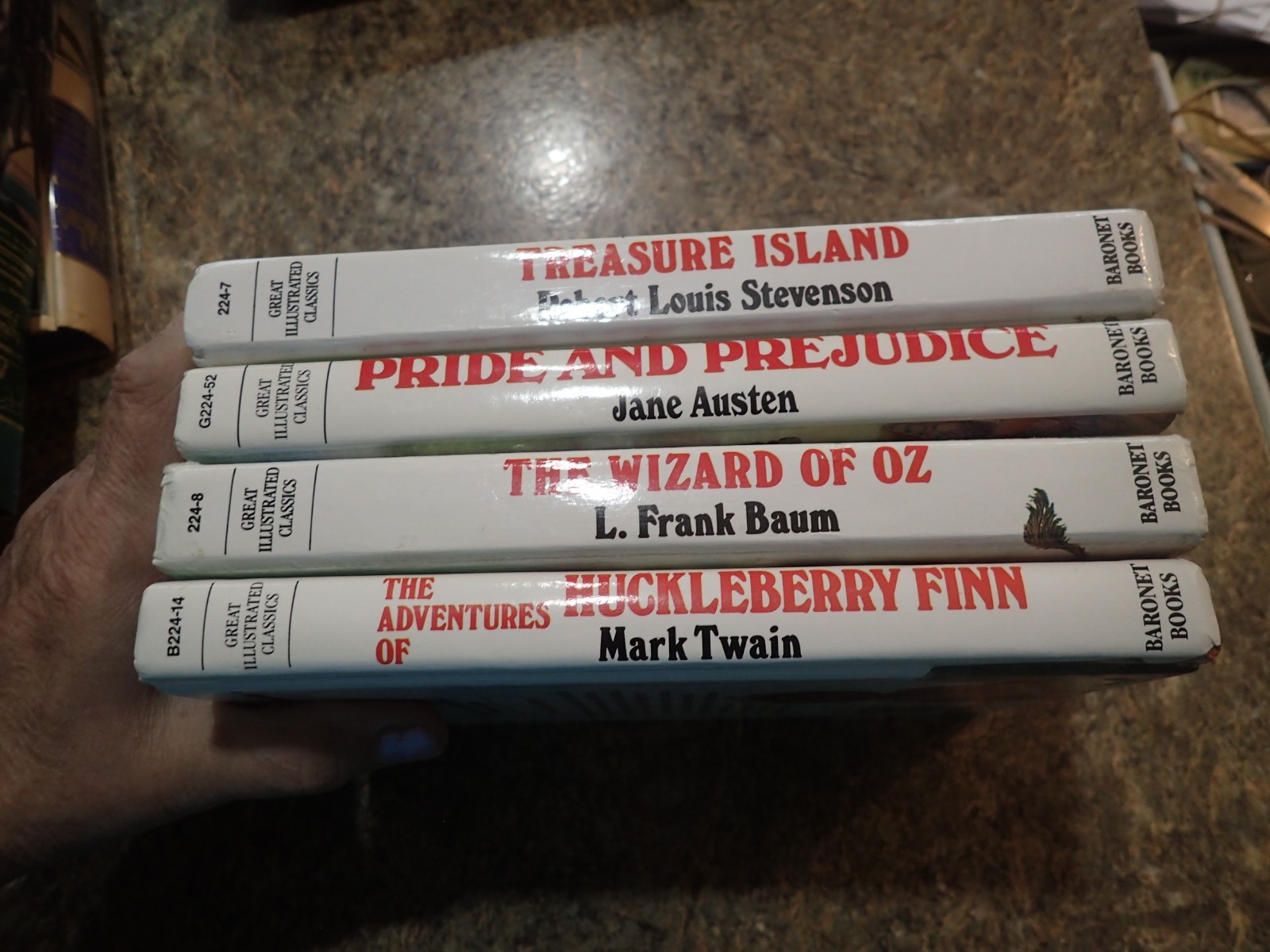 4 BOOK LOT Great Illustrated Classics hardcovers Oz Huckleberry Finn Treasure