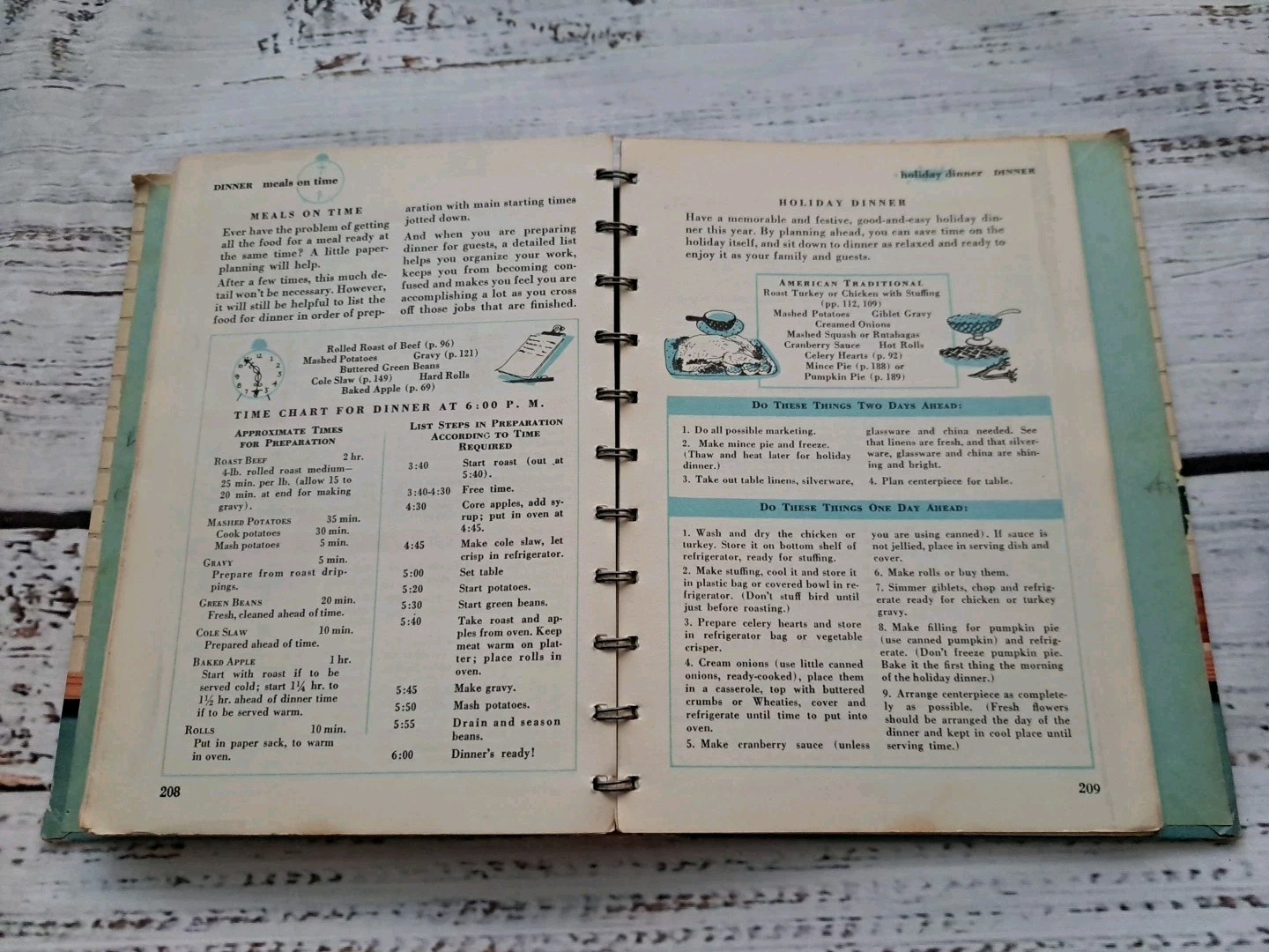 Betty Crocker’s Good & Easy Cook Book 1954 1000 recipes 256 pages 1st Edition