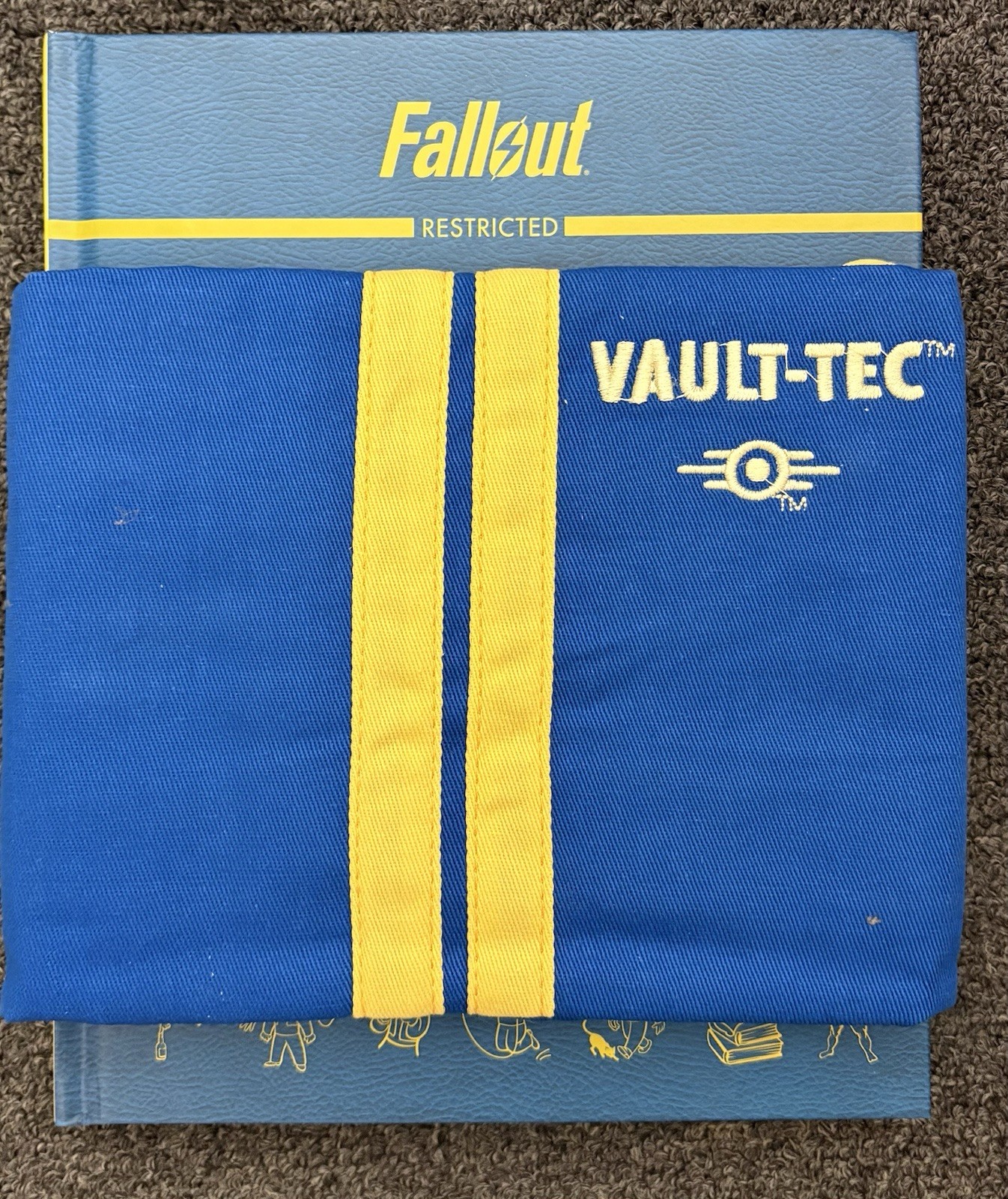 Fallout The Vault Dweller’s Official Cookbook Gift Set With Apron New No Box