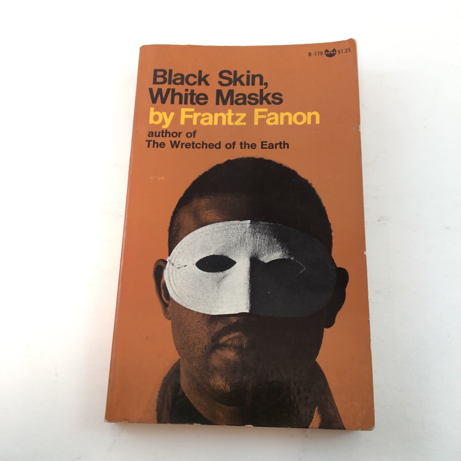 BLACK SKIN, WHITE MASKS FRANTZ FANON PB NF SCARCE