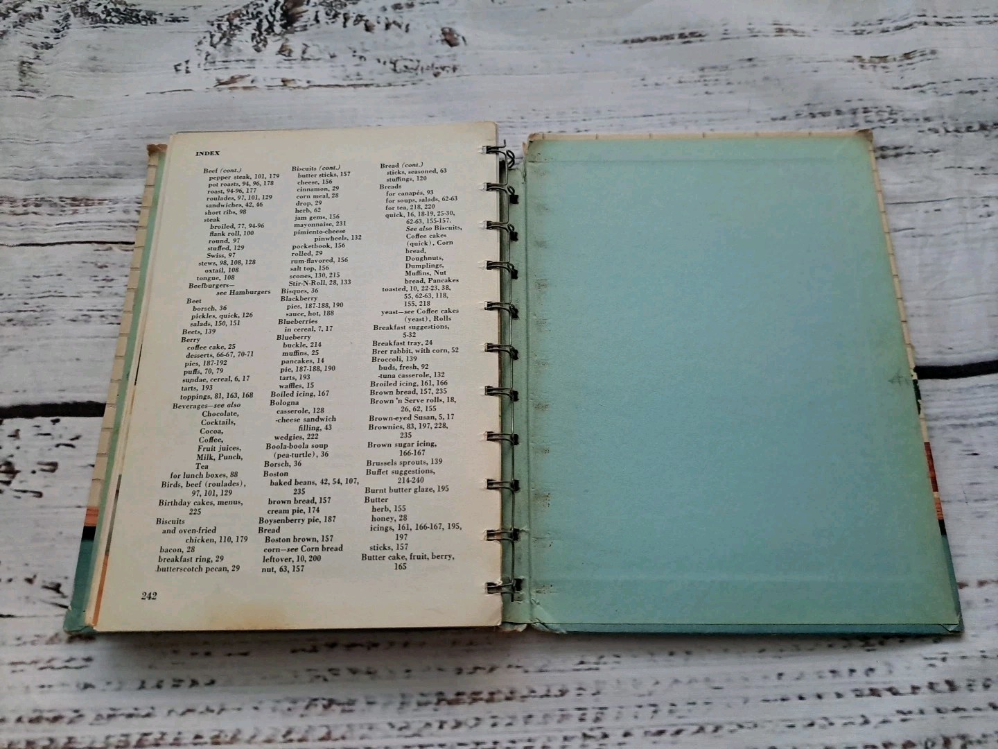Betty Crocker’s Good & Easy Cook Book 1954 1000 recipes 256 pages 1st Edition