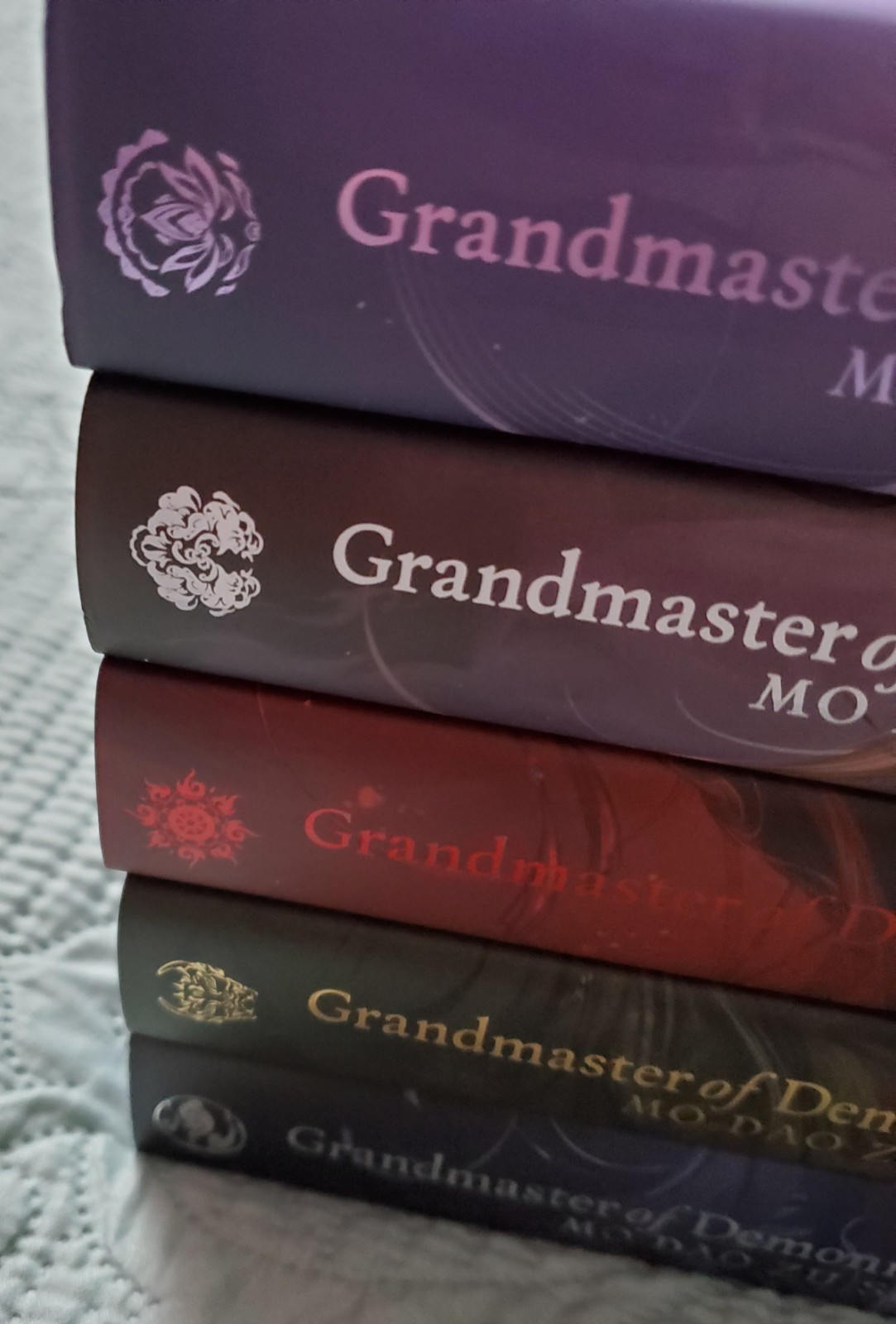 Grandmaster of Demonic Cultivation Deluxe Hardcover Vol. 1-5 Set + Postcards