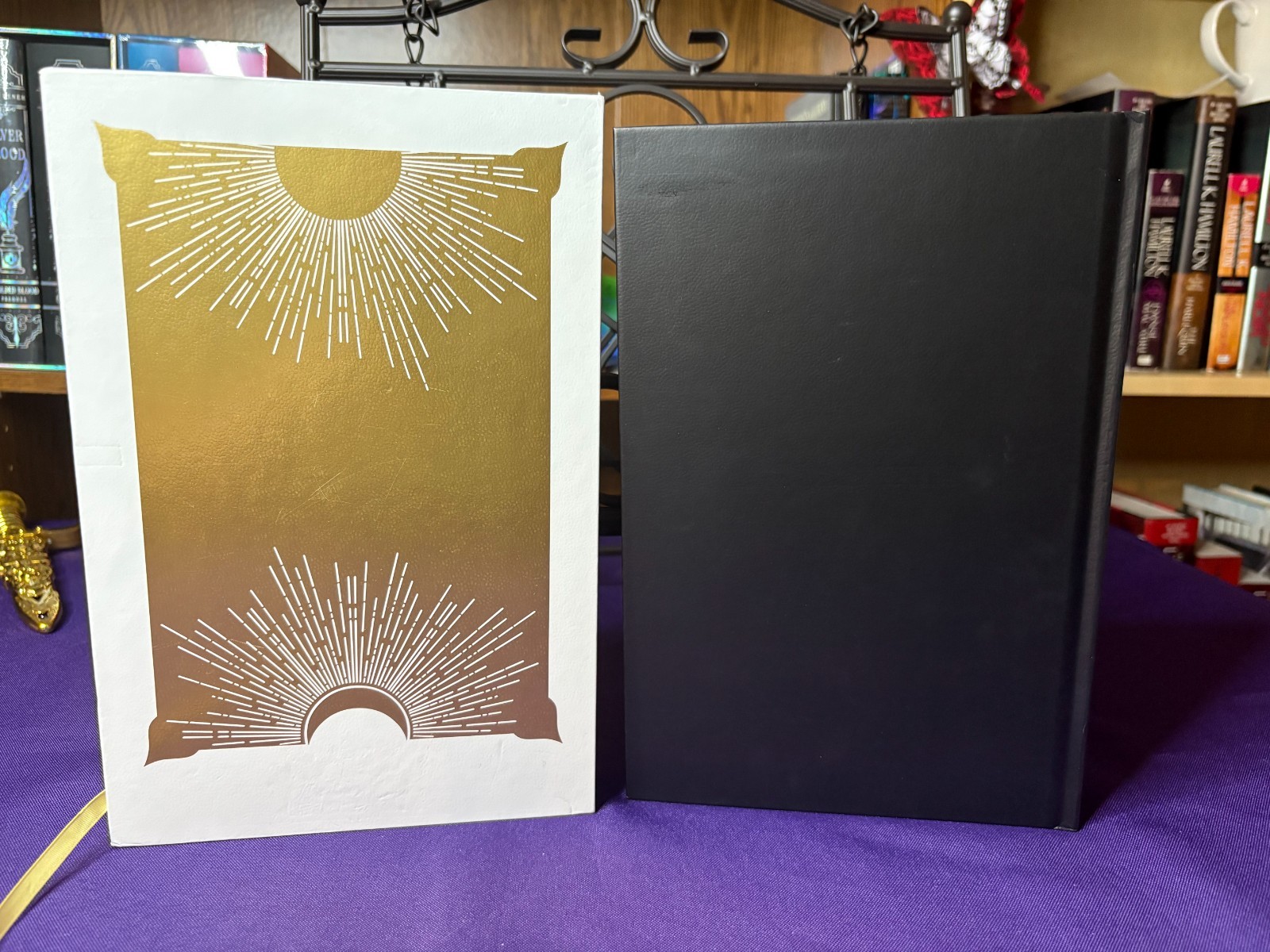 Shadow and Bone: the Collector’s Edition by Leigh Bardugo (2020, Hardcover)