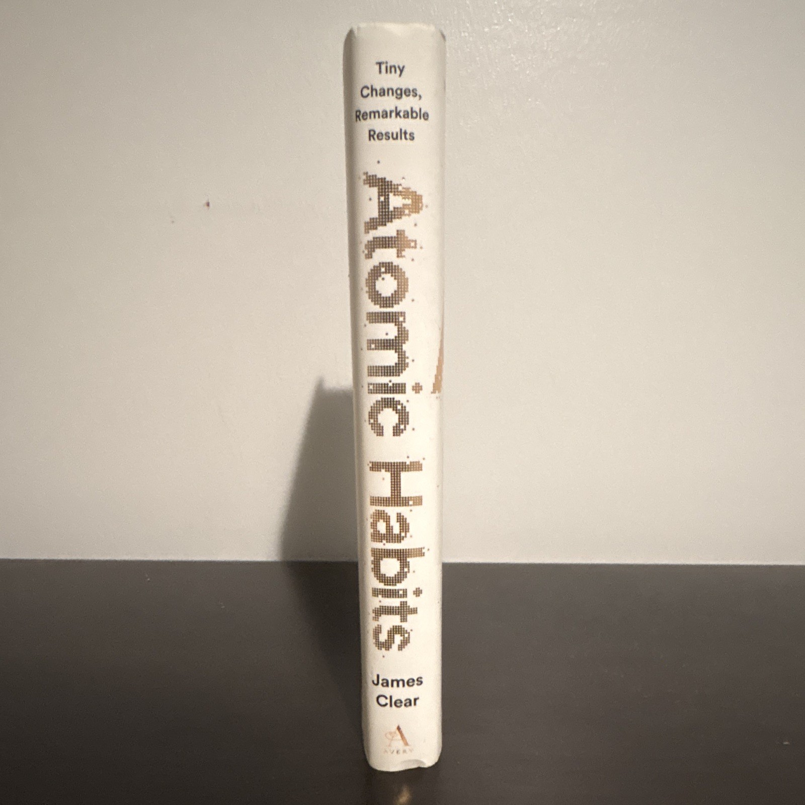 Atomic Habits by James Clear Hardcover w/ Dust Jacket, Avery Self-Help
