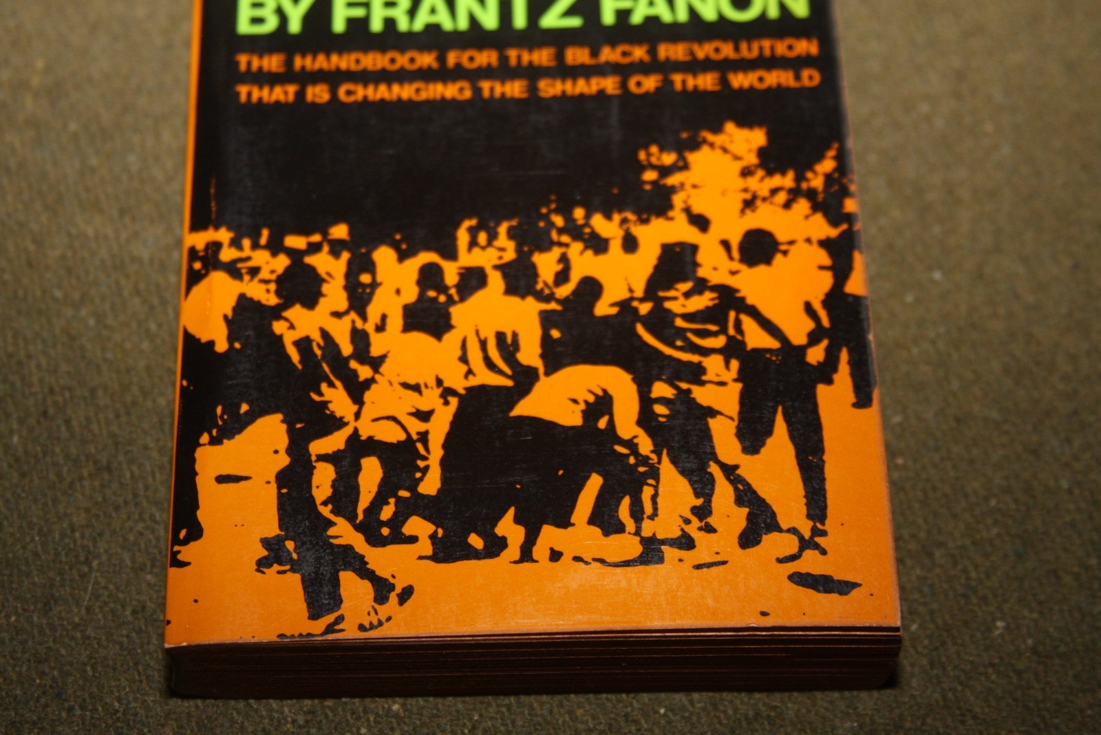 The Wretched of the Earth by Frantz Fanon 1968 PB 1st Print Black Cat Grove