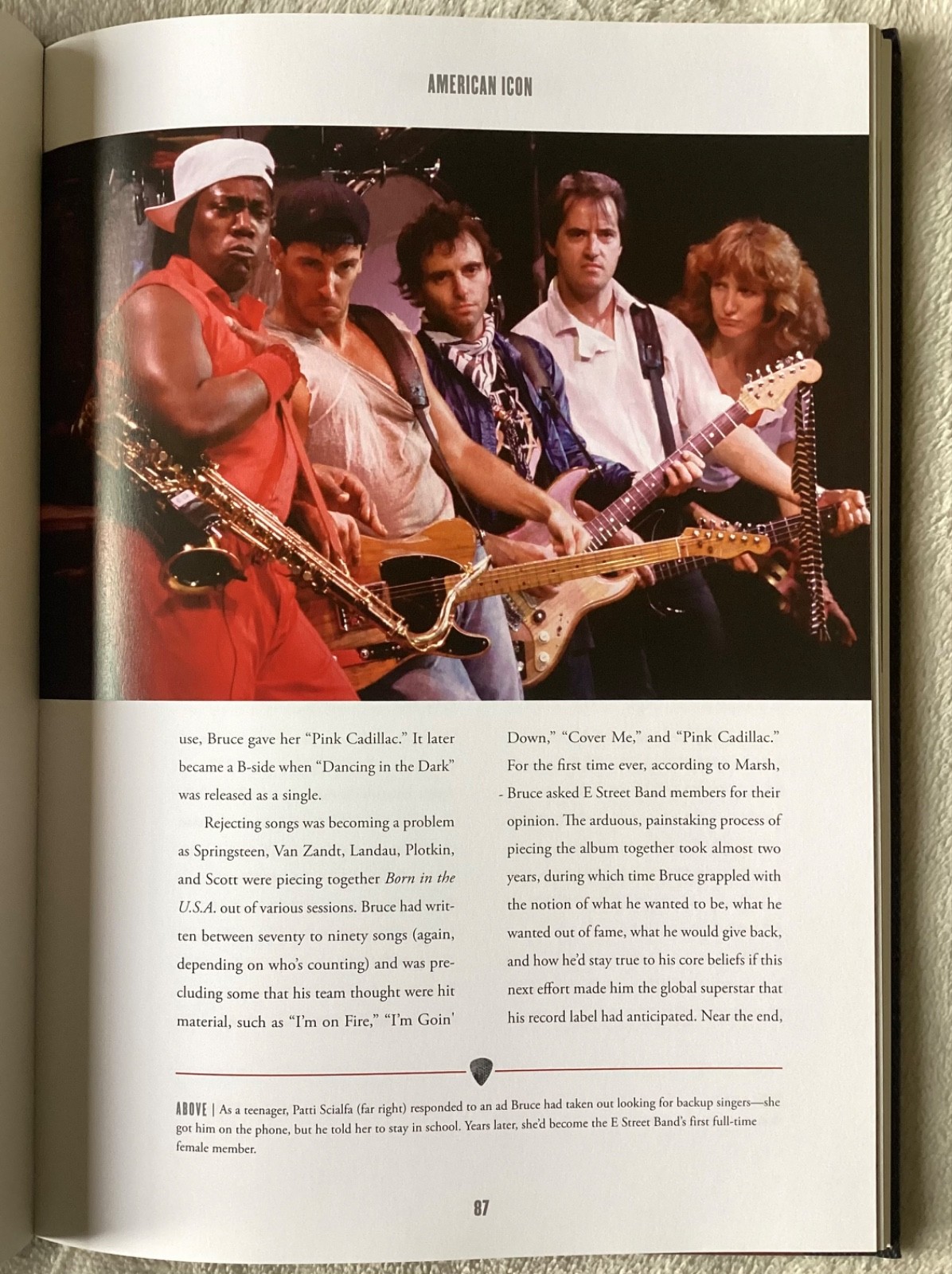 “BRUCE SPRINGSTEEN – An Illustrated Biography” – Hardcover – 184 Pages! – MINT!