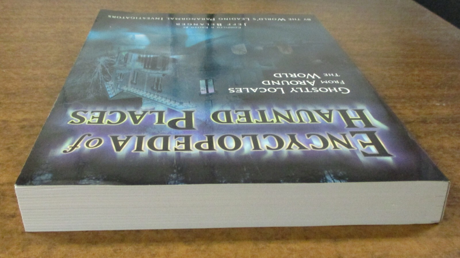 “Encyclopedia of Haunted Places” Ghostly Locales -Trade Paperback (2005)