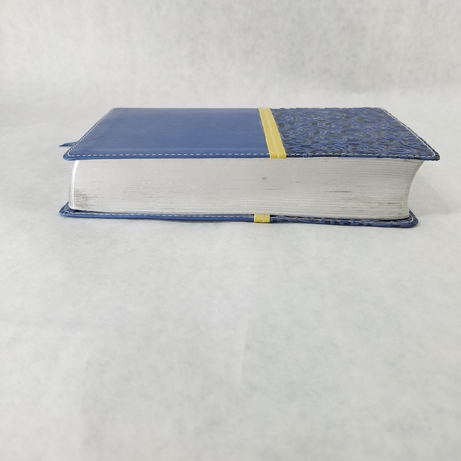 Women’s Devotional Bible by Zondervan Staff (2012, Blue Leather, Special)