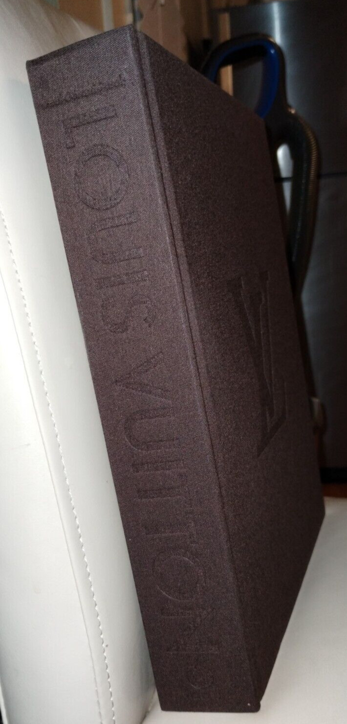 Louis Vuitton: The Birth of Modern Luxury Updated Edition New Minor Shelf-Wear