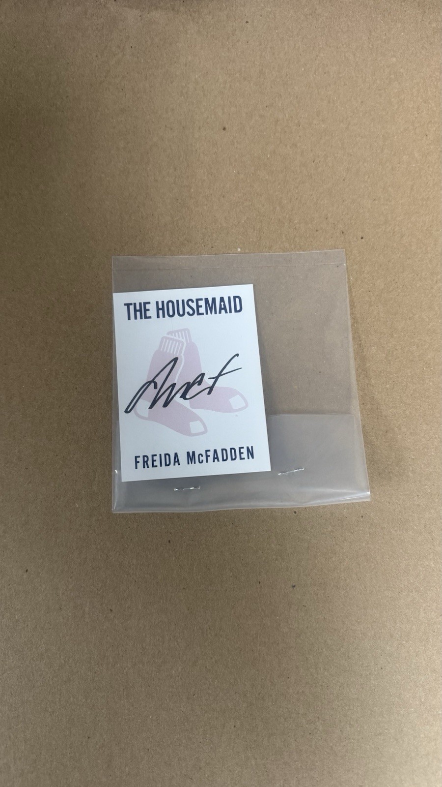 Freida McFadden REDSOX THE HOUSEMAID COMBO Auto Plate & Carry Bag Limited Ed.