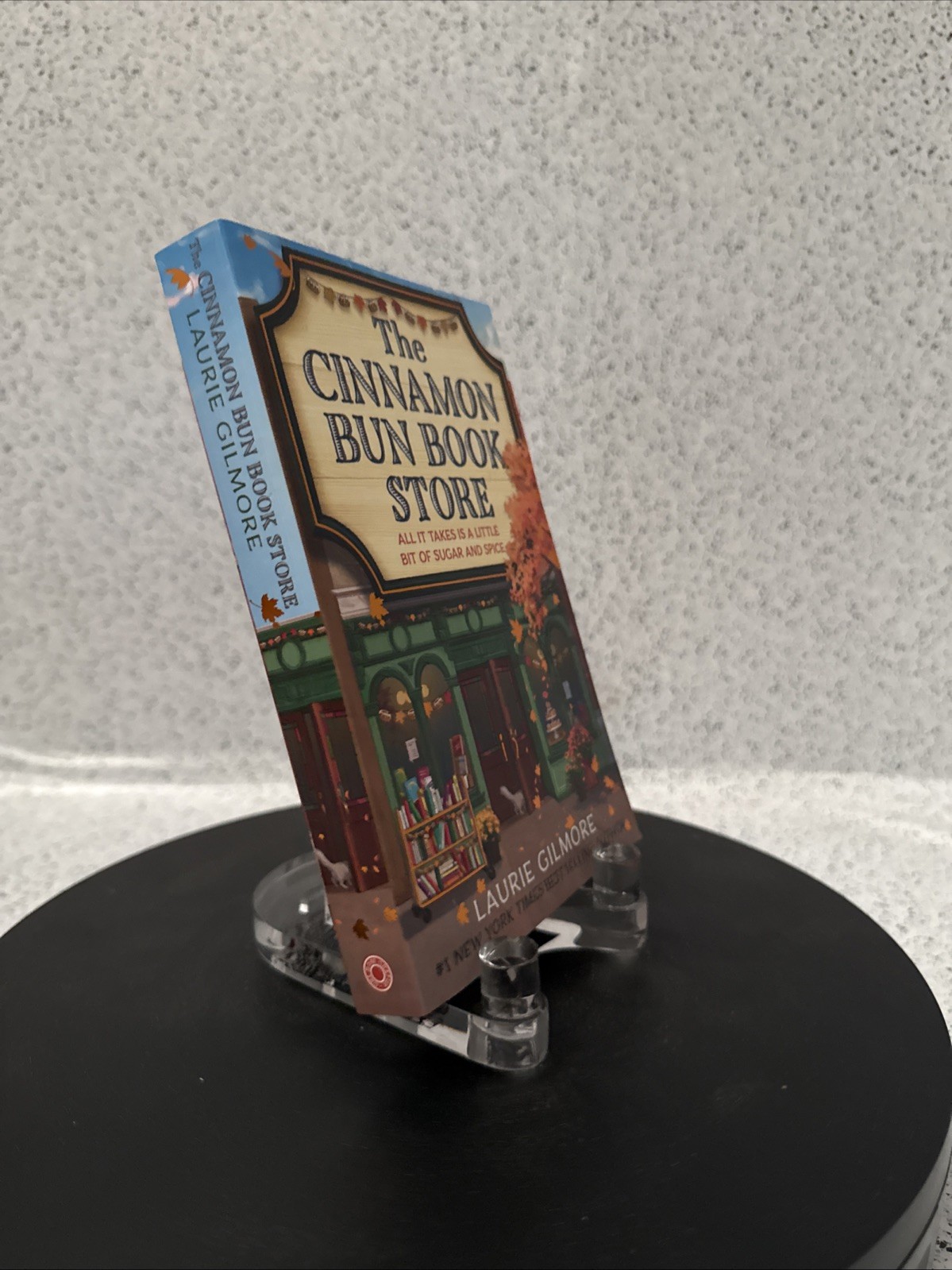 Cinnamon Bun Book Store (Dream Harbor, Book 2) by Laurie Gilmore