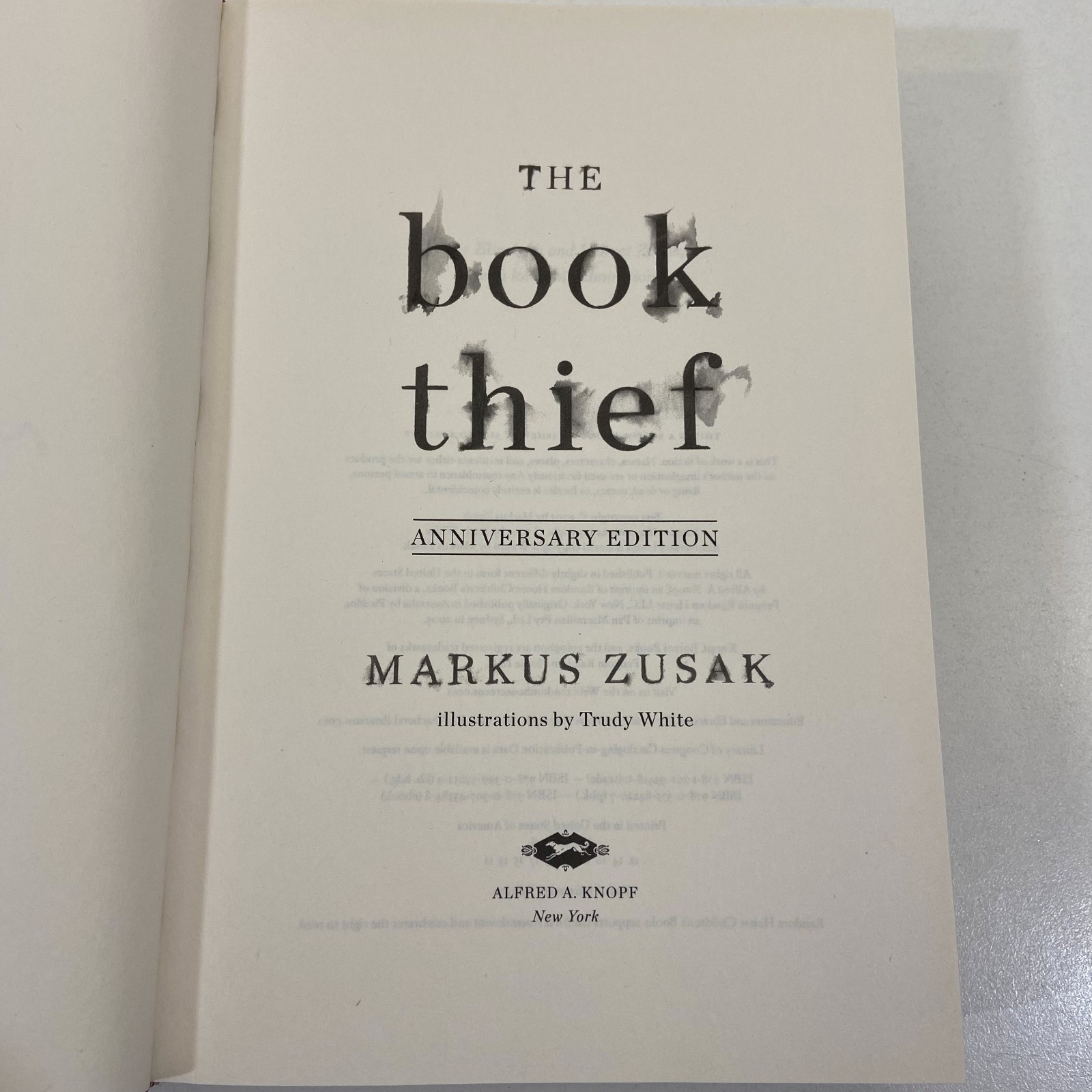 Markus Zusak Book Thief B&N Exclusive 1st Anniversary Edition SIGNED 2016 HCDJ