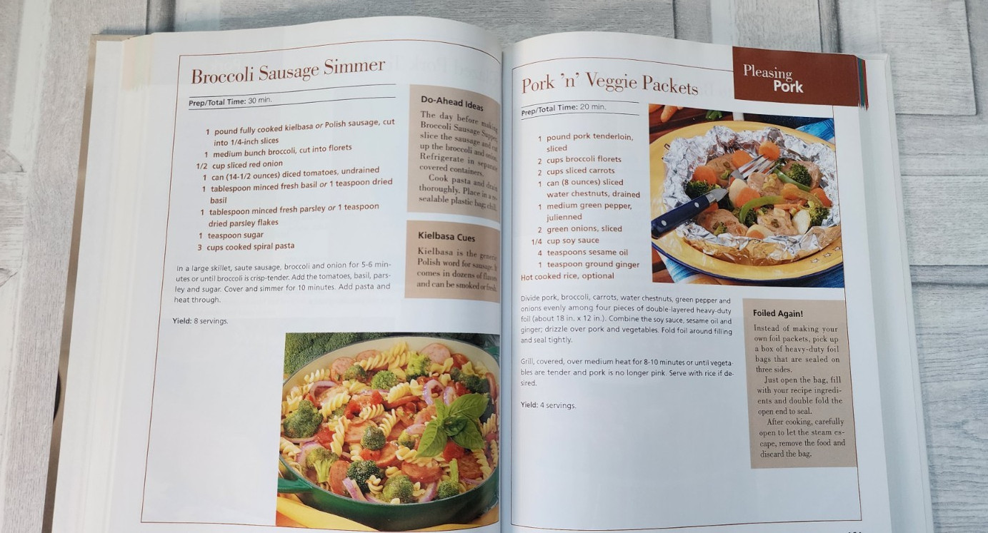 Taste of Home 2006 Weeknight Cooking Made Easy 336 pages hardcover 304 recipes