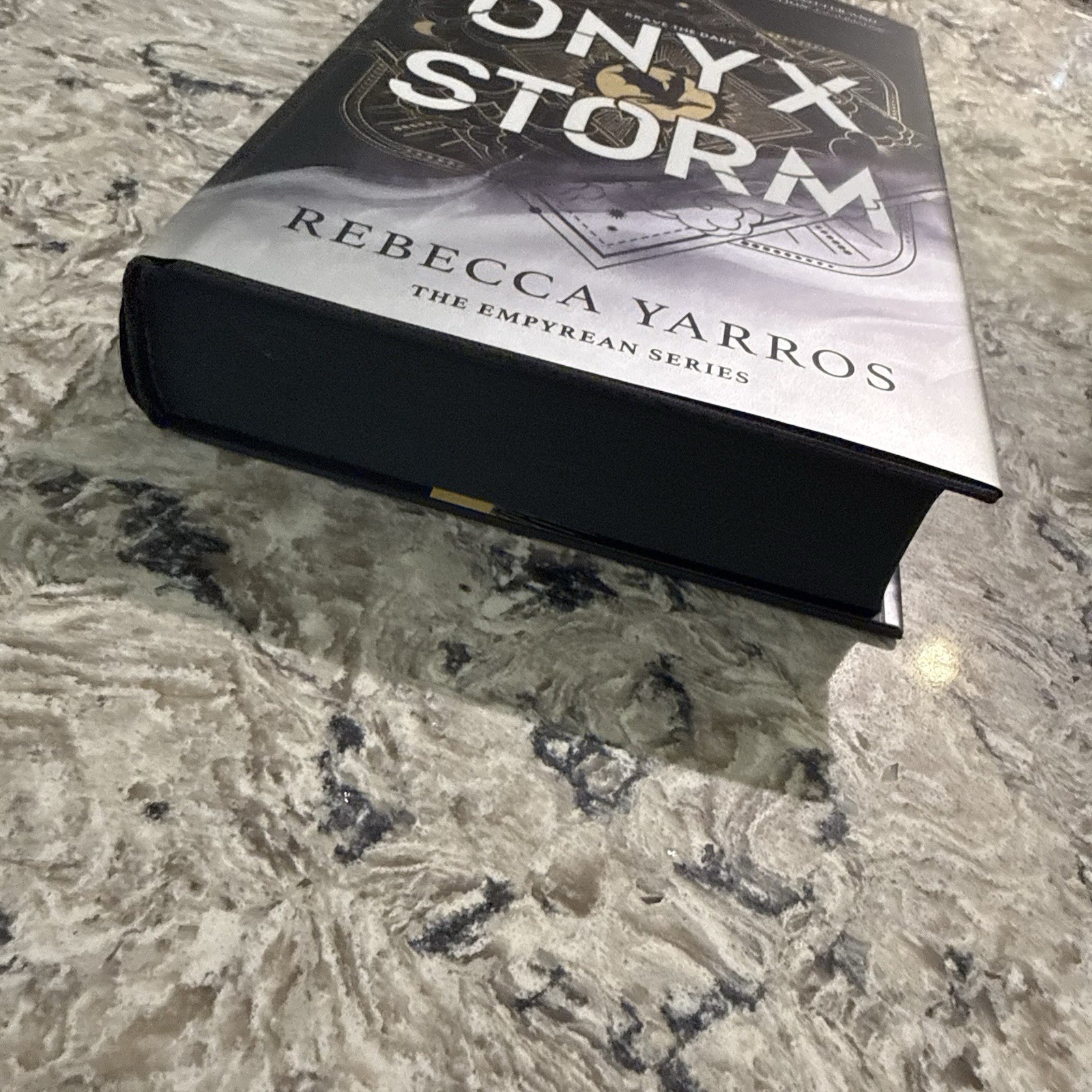 Fairyloot Onyx Storm Special Edition- Unsigned – Rebecca Yarros
