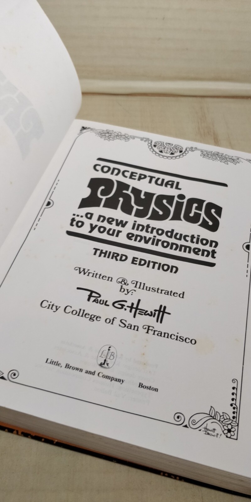 vintage 1977 Conceptual Physics Paul G. Hewitt third edition hardcover. B27