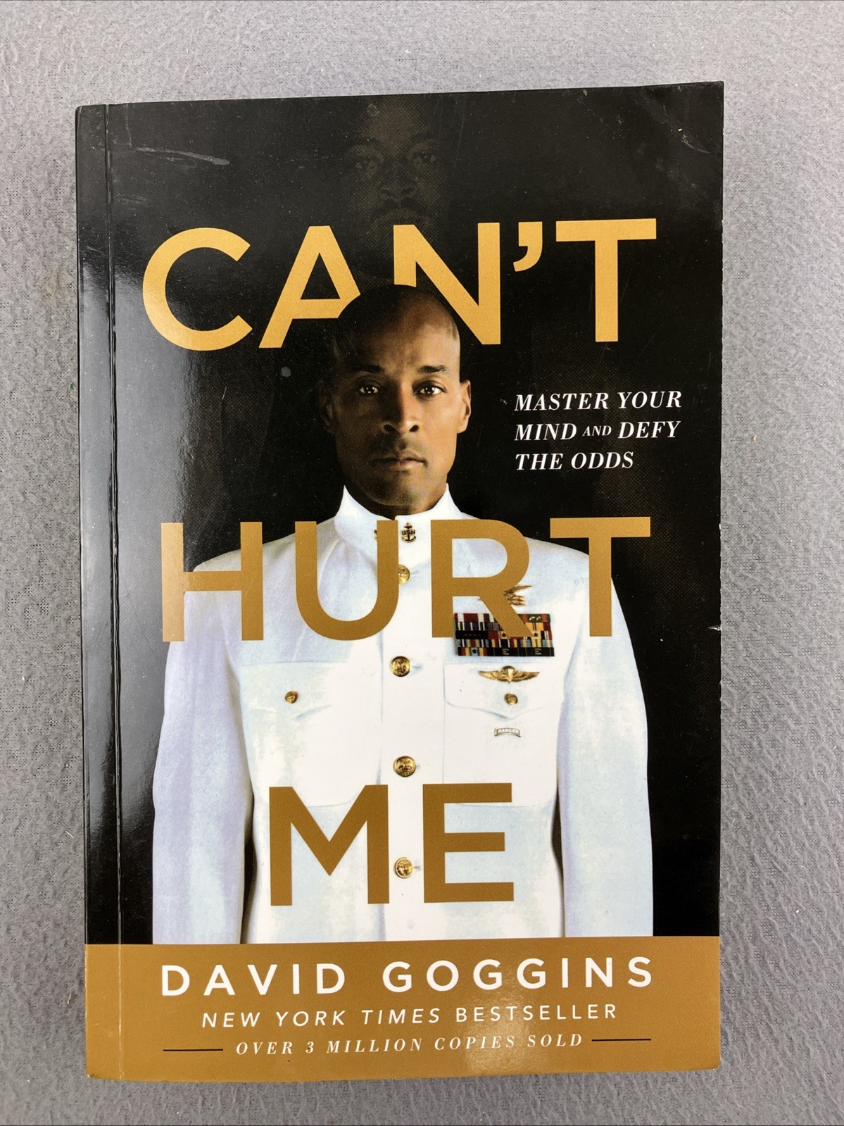 Can’t Hurt Me: Master Your Mind and Defy the Odds – Paperback – VERY GOOD