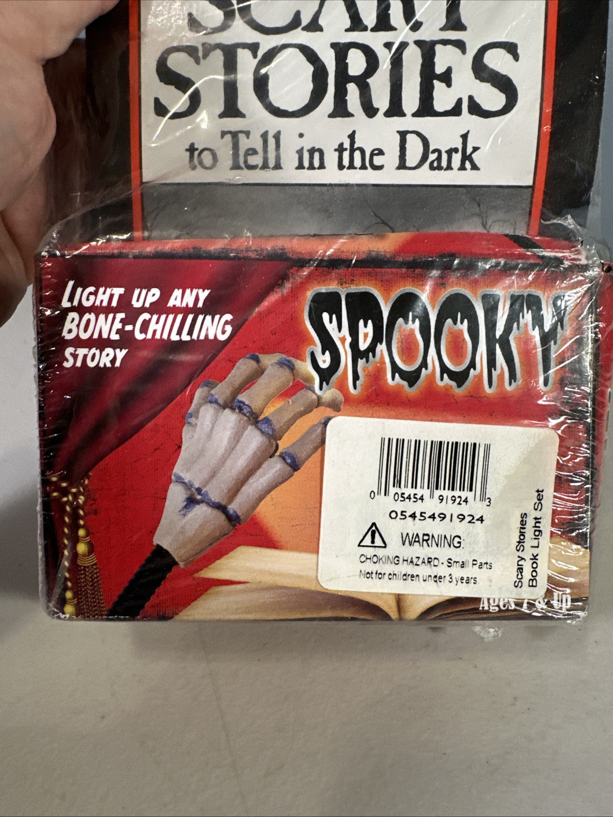 Scary Stories To Tell In The Dark PB Books Alvin Schwartz w/Spooky Book Light
