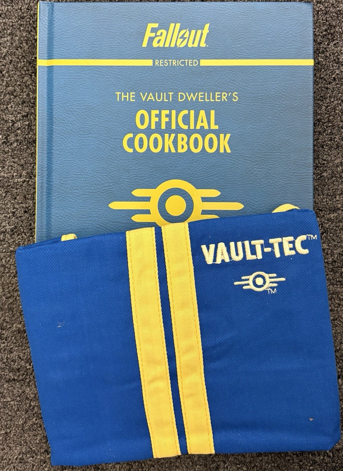 Fallout The Vault Dweller’s Official Cookbook Gift Set With Apron New No Box