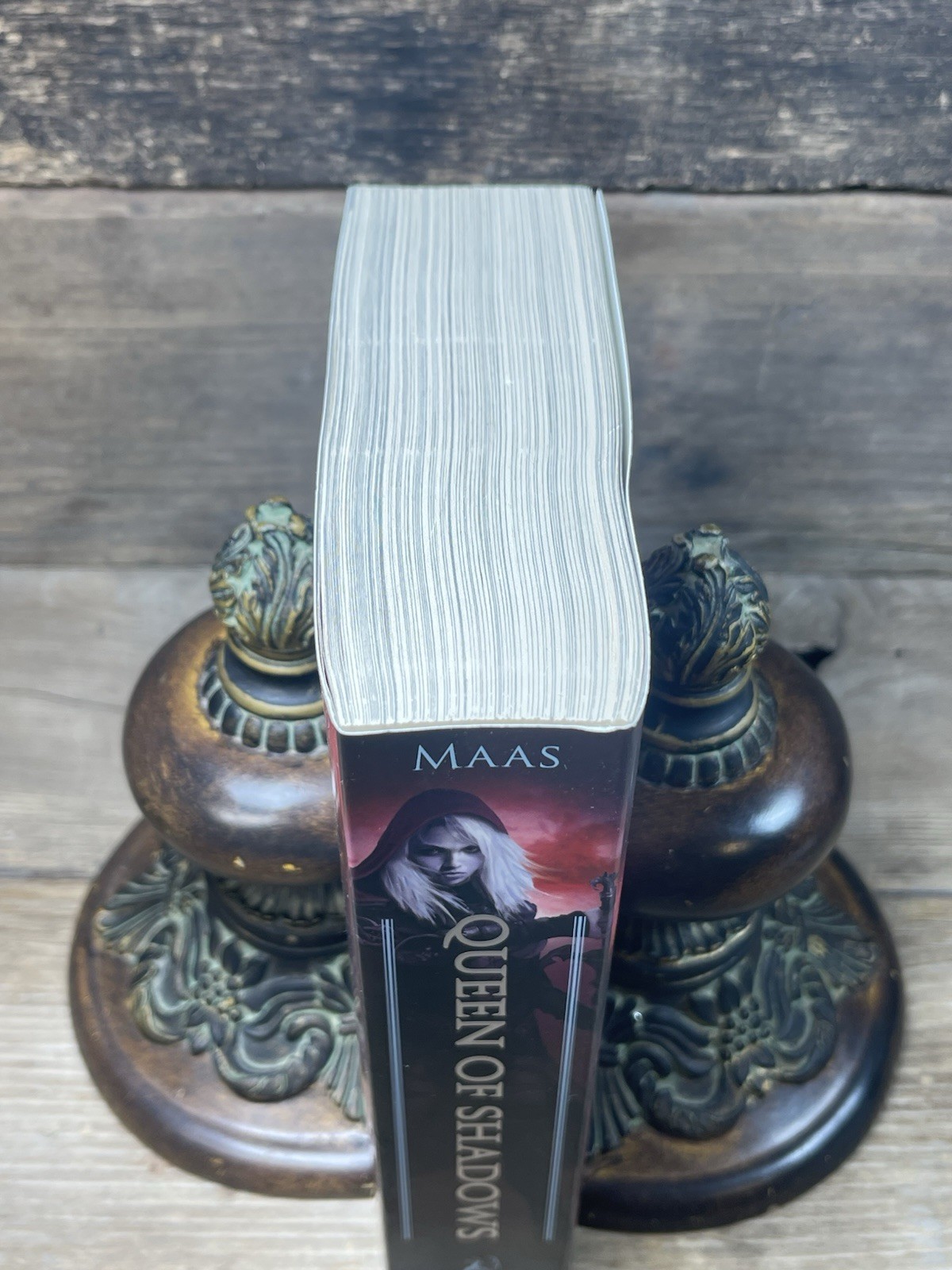 QUEEN OF SHADOWS (THRONE OF GLASS) By Sarah J. Maas **Mint Condition**