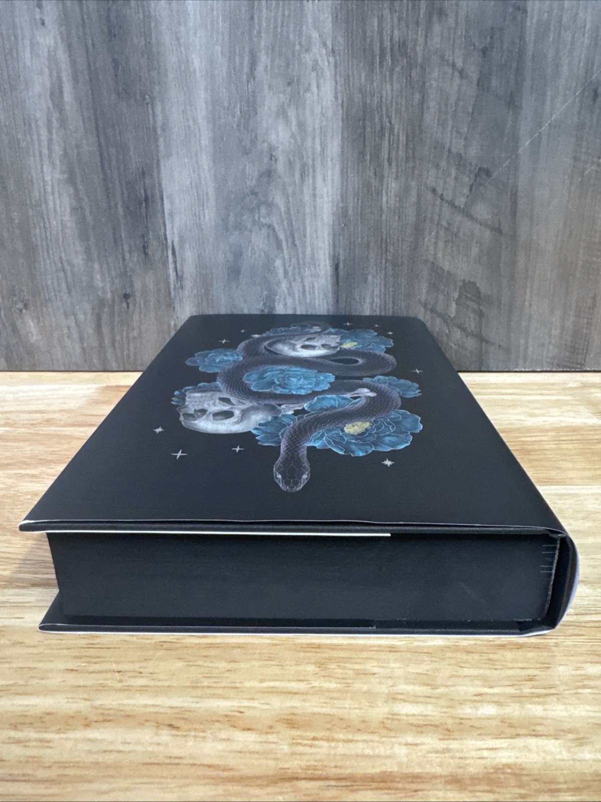 Illumicrate – Ninth House & Hell Bent – Leigh Bardugo – Exclusive Sprayed Edges