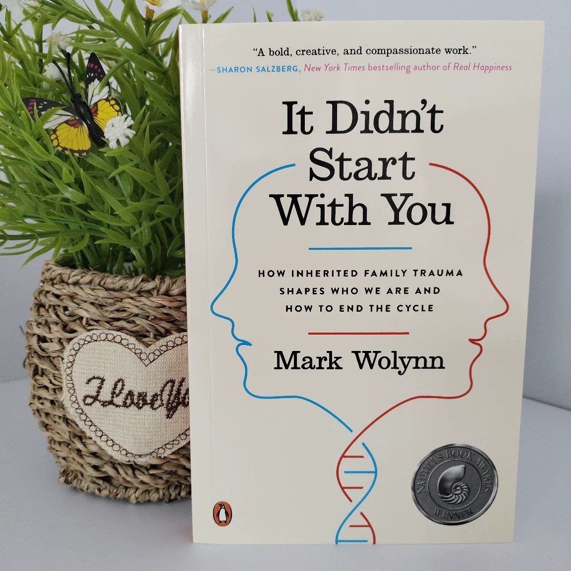 It Didn’t Start with You : How Inherited Family Trauma Shapes Who We Are and How