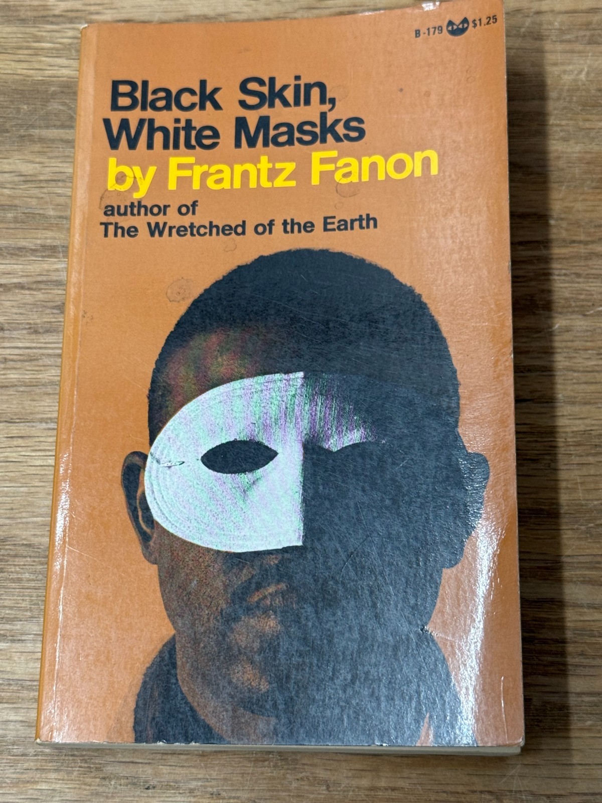 BLACK SKIN, WHITE MASKS by Frantz Fanon – 1st/2nd PB 1968 – Grove Black Cat