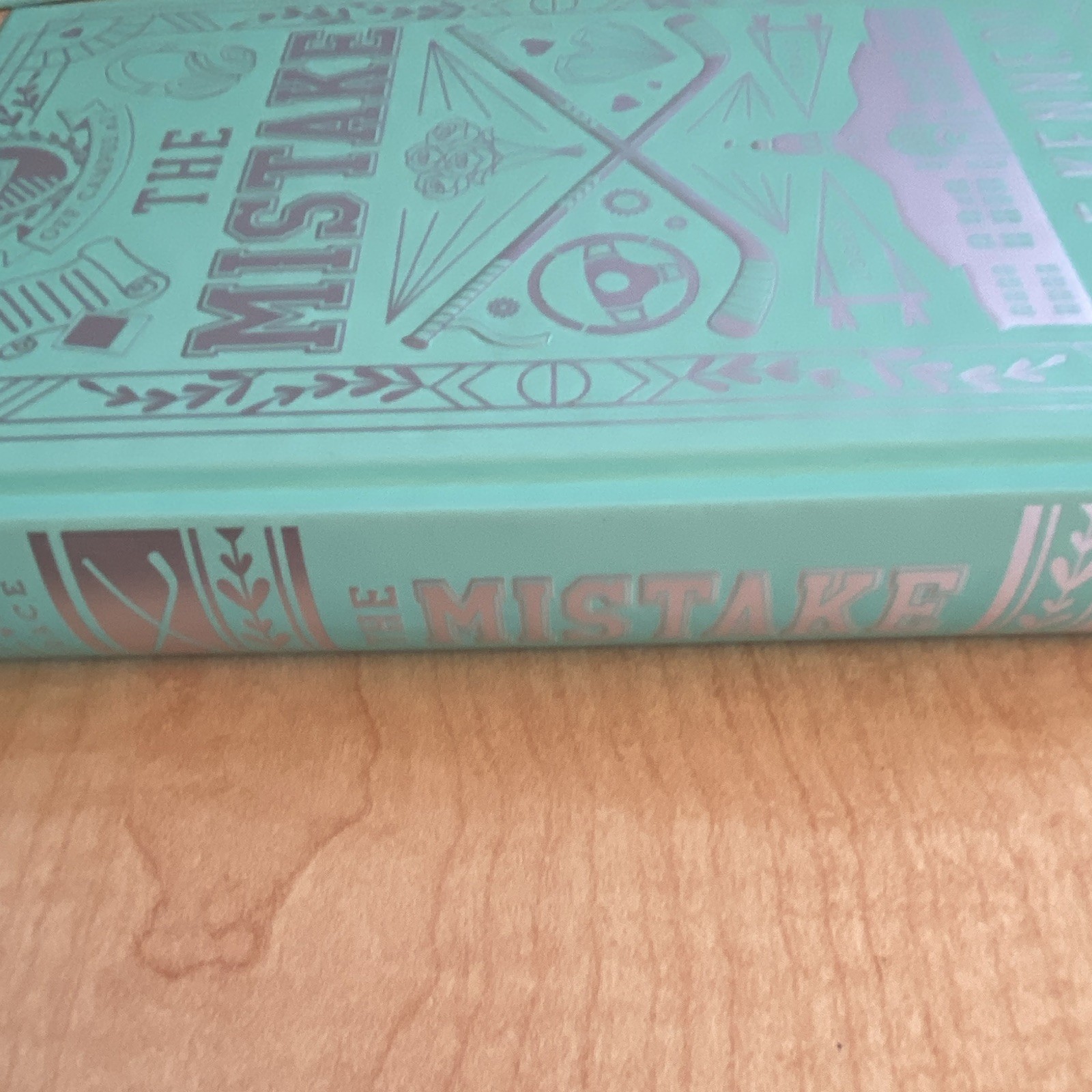The Mistake (Off-Campus) by Elle Kennedy, YA Romance Hockey College Novel, HC