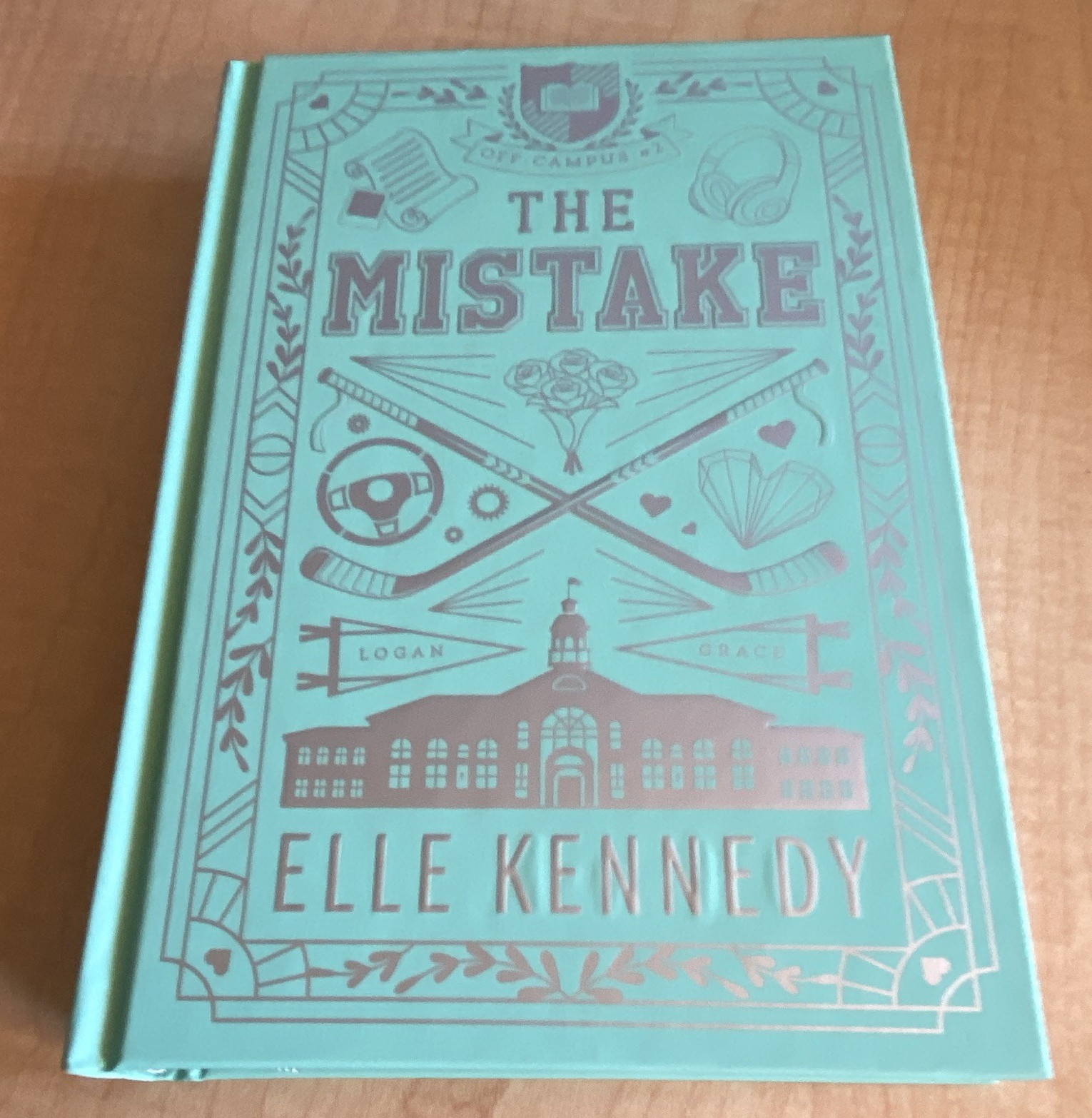 The Mistake (Off-Campus) by Elle Kennedy, YA Romance Hockey College Novel, HC